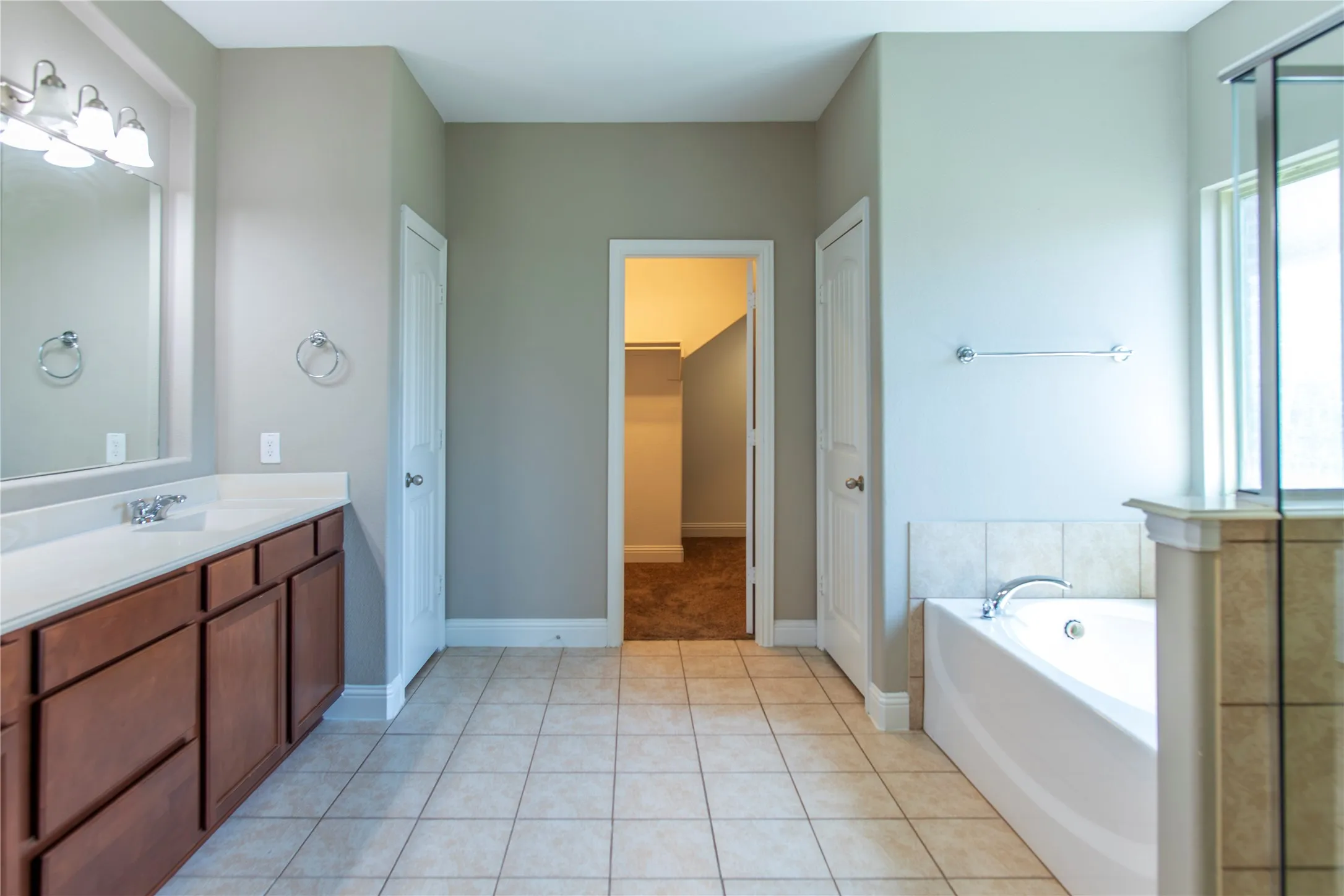 Single Family Residence For Sale in Denton County , 812 Goldenmist Drive, Little Elm, Texas 75068, 5 Bedroom, 4 Bathroom, 2 Garage spaces, 4,050 Sqft, built in 2014, mls#21349612, Real Estate Agent in Little Elm, Homes For Sale in Denton county, Homes For Sale in Little Elm, Realtor in Little Elm Texas, Real Estate Brokerage Independent Realty Texas, Luminita Cordes Realtor