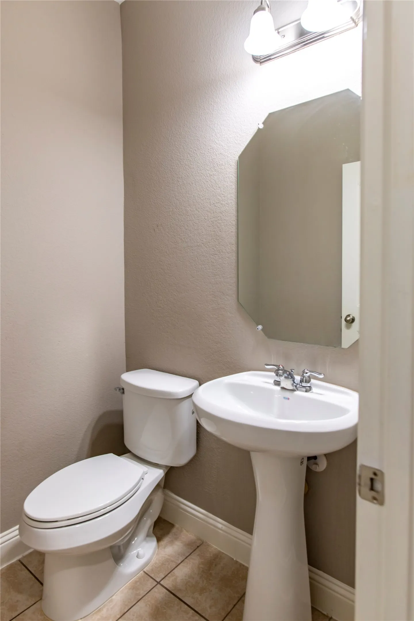 Single Family Residence For Sale in Denton County , 812 Goldenmist Drive, Little Elm, Texas 75068, 5 Bedroom, 4 Bathroom, 2 Garage spaces, 4,050 Sqft, built in 2014, mls#21349612, Real Estate Agent in Little Elm, Homes For Sale in Denton county, Homes For Sale in Little Elm, Realtor in Little Elm Texas, Real Estate Brokerage Independent Realty Texas, Luminita Cordes Realtor
