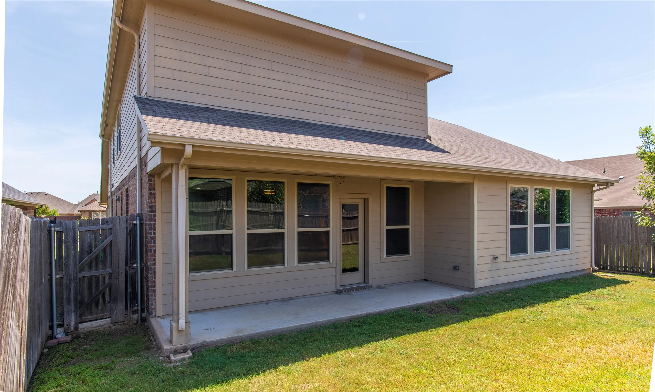 Single Family Residence For Sale in Denton County , 812 Goldenmist Drive, Little Elm, Texas 75068, 5 Bedroom, 4 Bathroom, 2 Garage spaces, 4,050 Sqft, built in 2014, mls#21349612, Real Estate Agent in Little Elm, Homes For Sale in Denton county, Homes For Sale in Little Elm, Realtor in Little Elm Texas, Real Estate Brokerage Independent Realty Texas, Luminita Cordes Realtor