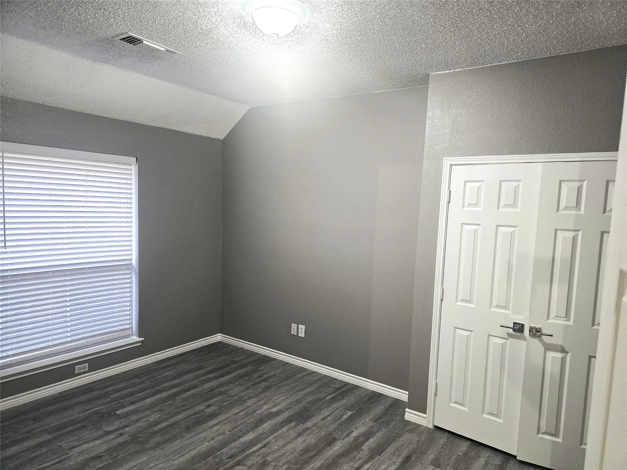 Single Family Residence For Sale in Tarrant County , 5200 White Hills Drive, Fort Worth, Texas 76137, 4 Bedroom, 2 Bathroom, 2 Garage spaces, 2,318 Sqft, built in 1997, mls#21365722, Real Estate Agent in Fort Worth, Homes For Sale in Tarrant county, Homes For Sale in Fort Worth, Realtor in Fort Worth Texas, Real Estate Brokerage Independent Realty Texas, Luminita Cordes Realtor