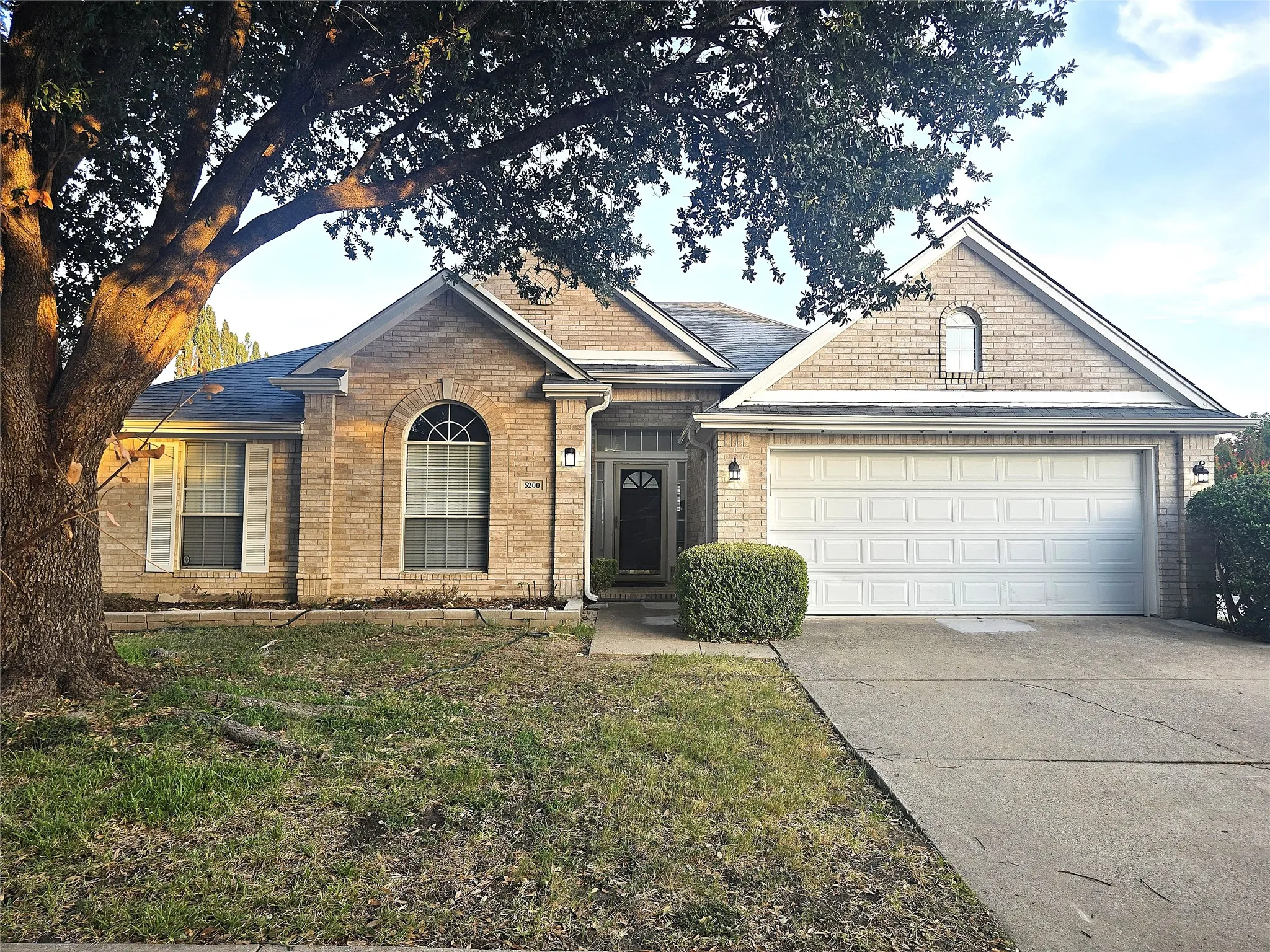 Single Family Residence For Sale in Tarrant County , 5200 White Hills Drive, Fort Worth, Texas 76137, 4 Bedroom, 2 Bathroom, 2 Garage spaces, 2,318 Sqft, built in 1997, mls#21365722, Real Estate Agent in Fort Worth, Homes For Sale in Tarrant county, Homes For Sale in Fort Worth, Realtor in Fort Worth Texas, Real Estate Brokerage Independent Realty Texas, Luminita Cordes Realtor