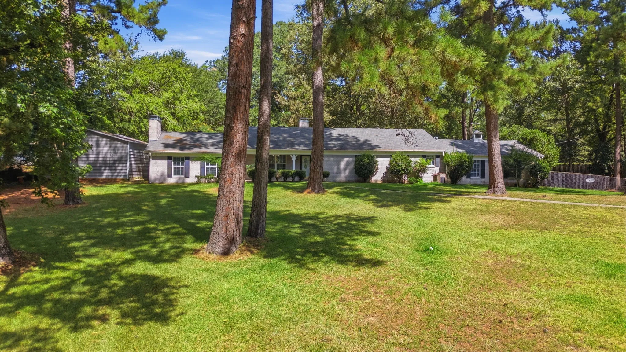 Single Family Residence For Sale in Marion County , 1316 Pine Hill Drive, Jefferson, Texas 75657, 3 Bedroom, 3 Bathroom, 2 Garage spaces, 3,444 Sqft, built in 1970, Price $325,000, mls#21365884, Real Estate Agent in Jefferson, Homes For Sale in Marion county, Homes For Sale in Jefferson, Realtor in Jefferson Texas, Real Estate Brokerage Independent Realty Texas, Luminita Cordes Realtor