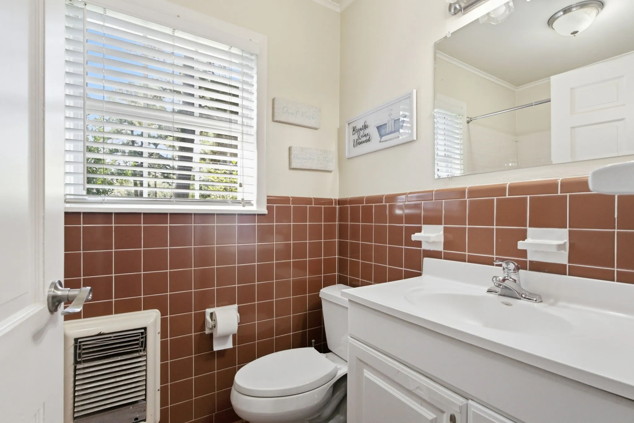 White vanity with an integrated sink and chrome​​‌​​​​‌​​‌‌​‌‌​​​‌‌​‌​‌​‌​​​‌​​ faucet