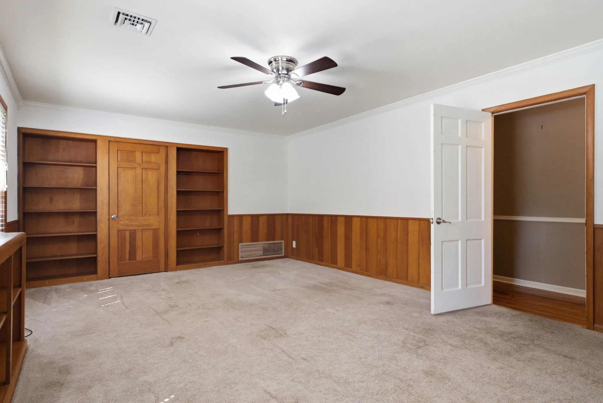 Single Family Residence For Sale in Marion County , 1316 Pine Hill Drive, Jefferson, Texas 75657, 3 Bedroom, 3 Bathroom, 2 Garage spaces, 3,444 Sqft, built in 1970, Price $325,000, mls#21365884, Real Estate Agent in Jefferson, Homes For Sale in Marion county, Homes For Sale in Jefferson, Realtor in Jefferson Texas, Real Estate Brokerage Independent Realty Texas, Luminita Cordes Realtor