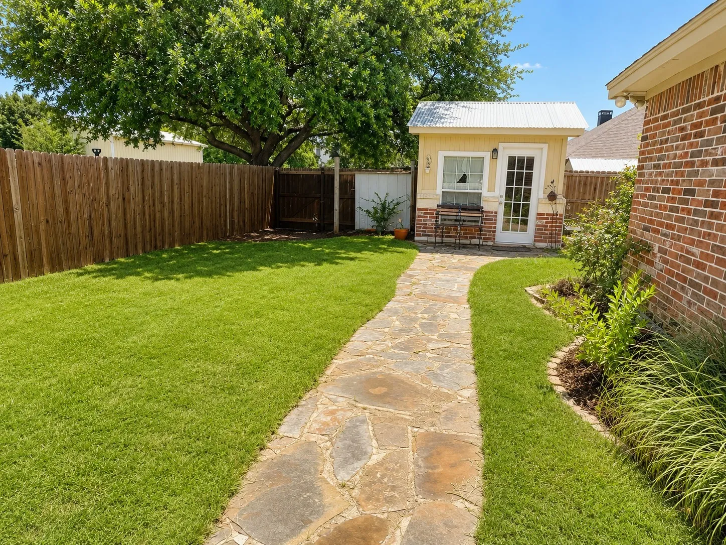 Single Family Residence For Rent in Denton County , 809 Mesa Drive, Sanger, Texas 76266, 3 Bedroom, 2 Bathroom, 2 Garage spaces, 1,323 Sqft, built in 2001, mls#21365889, Real Estate Agent in Sanger, Homes For Rent in Denton county, Homes For Rent in Sanger, Realtor in Sanger Texas, Real Estate Brokerage Independent Realty Texas, Luminita Cordes Realtor