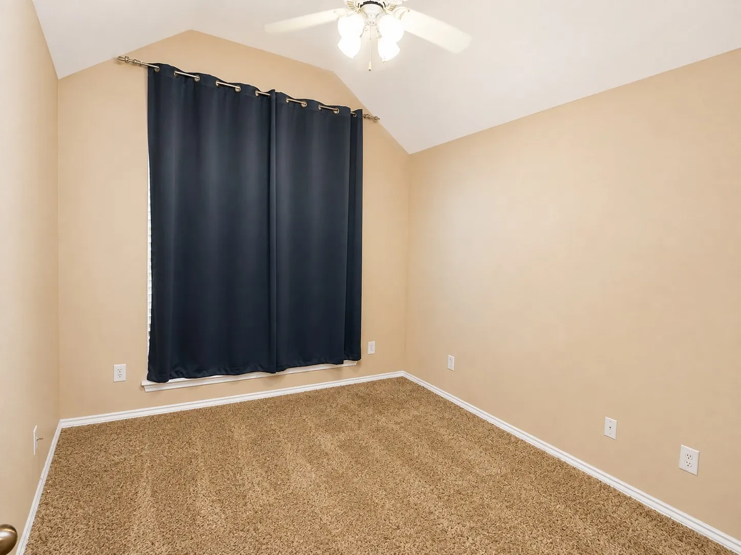 Single Family Residence For Rent in Denton County , 809 Mesa Drive, Sanger, Texas 76266, 3 Bedroom, 2 Bathroom, 2 Garage spaces, 1,323 Sqft, built in 2001, mls#21365889, Real Estate Agent in Sanger, Homes For Rent in Denton county, Homes For Rent in Sanger, Realtor in Sanger Texas, Real Estate Brokerage Independent Realty Texas, Luminita Cordes Realtor