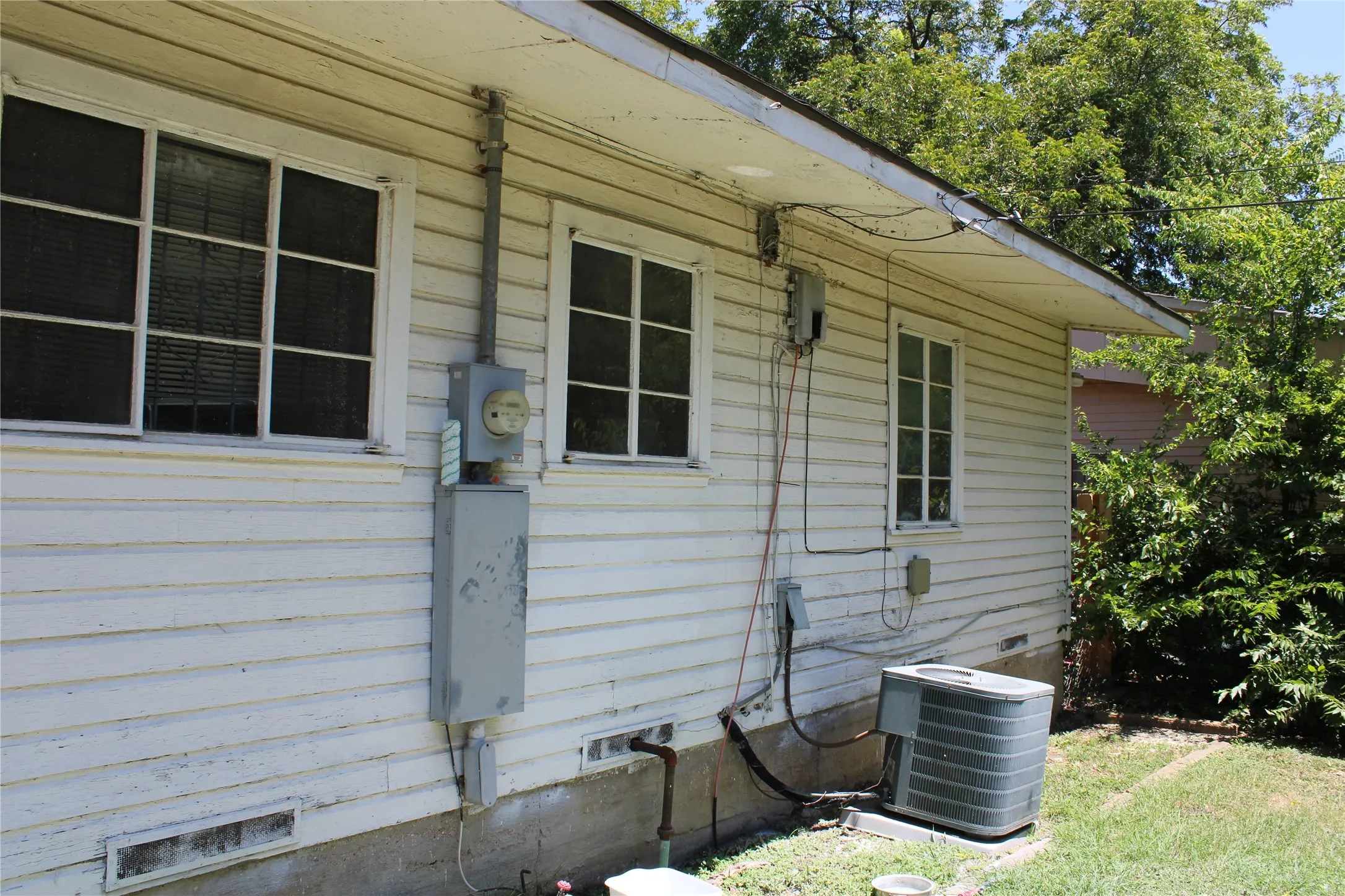 Single Family Residence For Sale in Dallas County , 2406 E Illinois Avenue, Dallas, Texas 75216, 0, 1 Bathroom, 1 Garage spaces, 1,110 Sqft, built in 1952, mls#21348507, Real Estate Agent in Dallas, Homes For Sale in Dallas county, Homes For Sale in Dallas, Realtor in Dallas Texas, Real Estate Brokerage Independent Realty Texas, Luminita Cordes Realtor