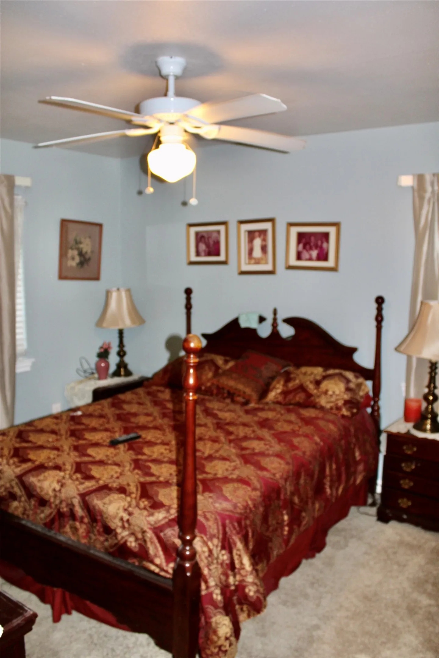 Ceiling fan with integrated lighting and pull chains