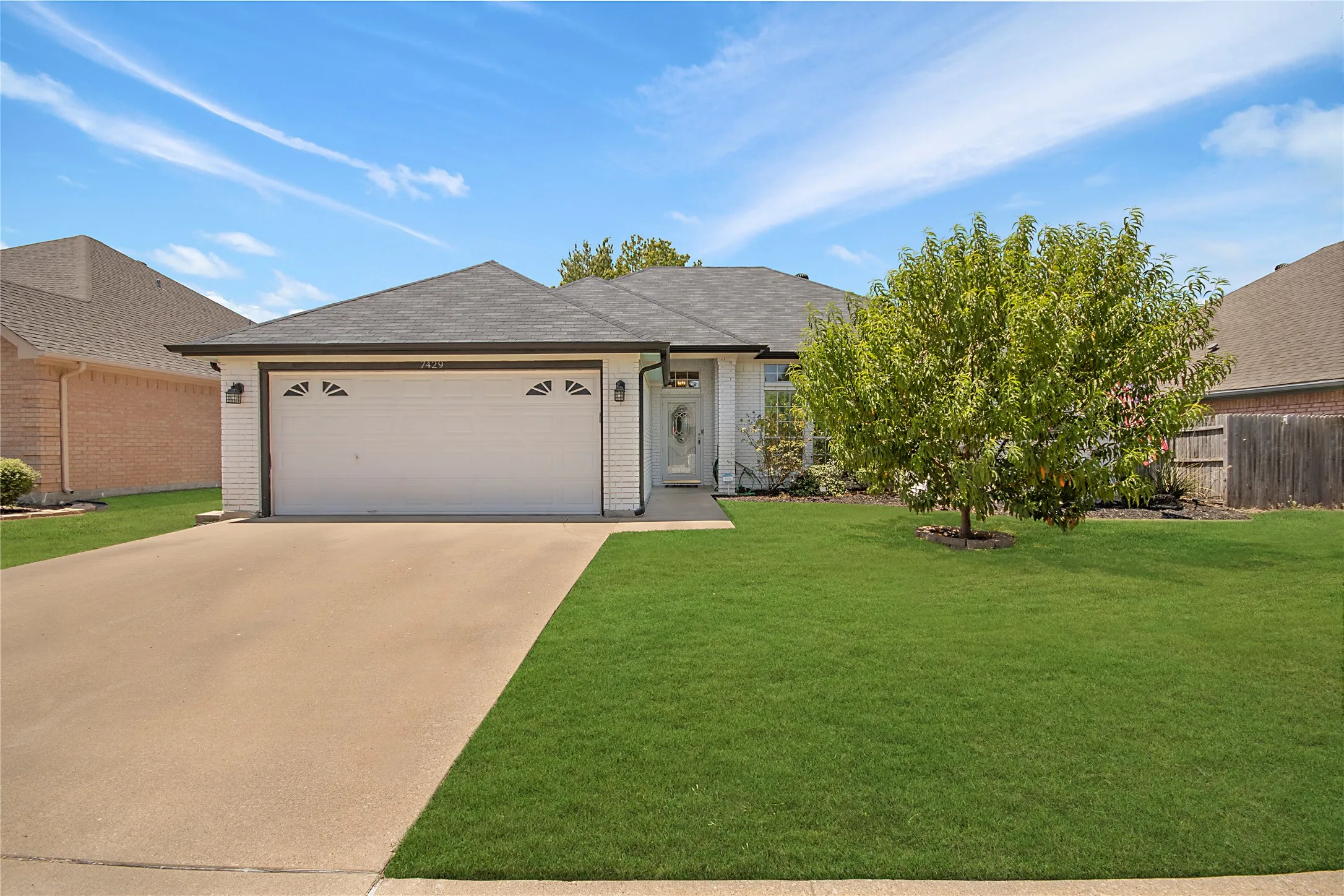 Single Family Residence For Sale in Tarrant County , 7429 Amber Drive, Watauga, Texas 76148, 3 Bedroom, 2 Bathroom, 2 Garage spaces, 1,671 Sqft, built in 1994, mls#21365673, Real Estate Agent in Watauga, Homes For Sale in Tarrant county, Homes For Sale in Watauga, Realtor in Watauga Texas, Real Estate Brokerage Independent Realty Texas, Luminita Cordes Realtor