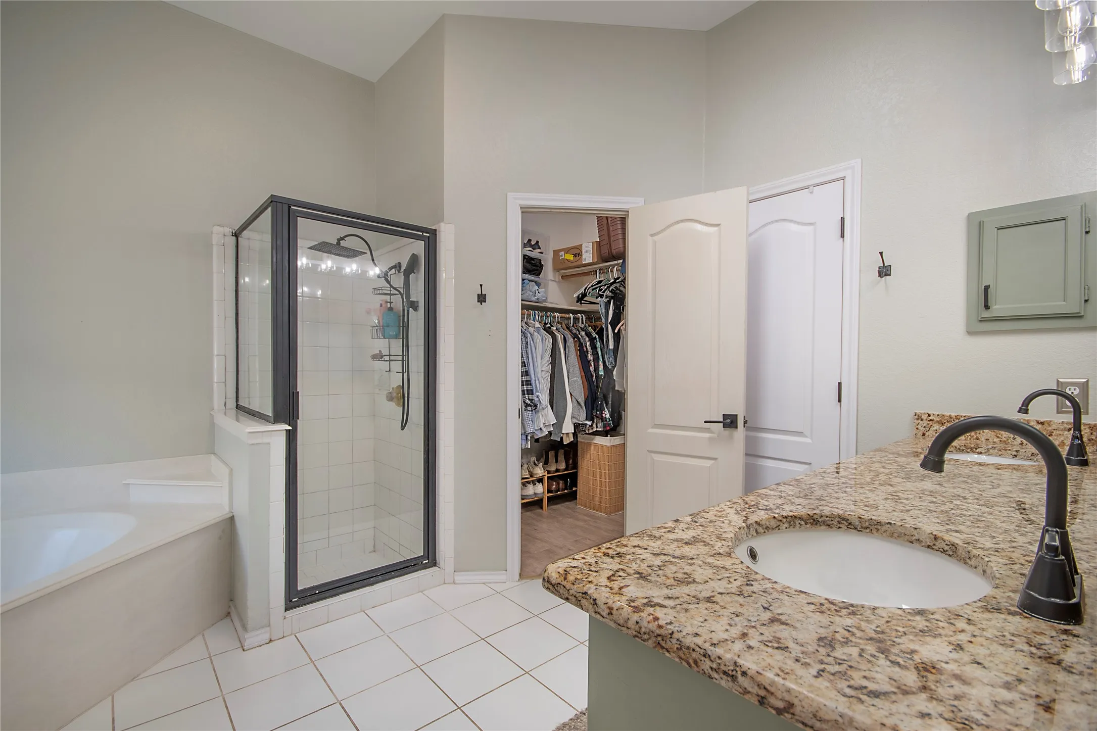 Single Family Residence For Sale in Tarrant County , 7429 Amber Drive, Watauga, Texas 76148, 3 Bedroom, 2 Bathroom, 2 Garage spaces, 1,671 Sqft, built in 1994, mls#21365673, Real Estate Agent in Watauga, Homes For Sale in Tarrant county, Homes For Sale in Watauga, Realtor in Watauga Texas, Real Estate Brokerage Independent Realty Texas, Luminita Cordes Realtor
