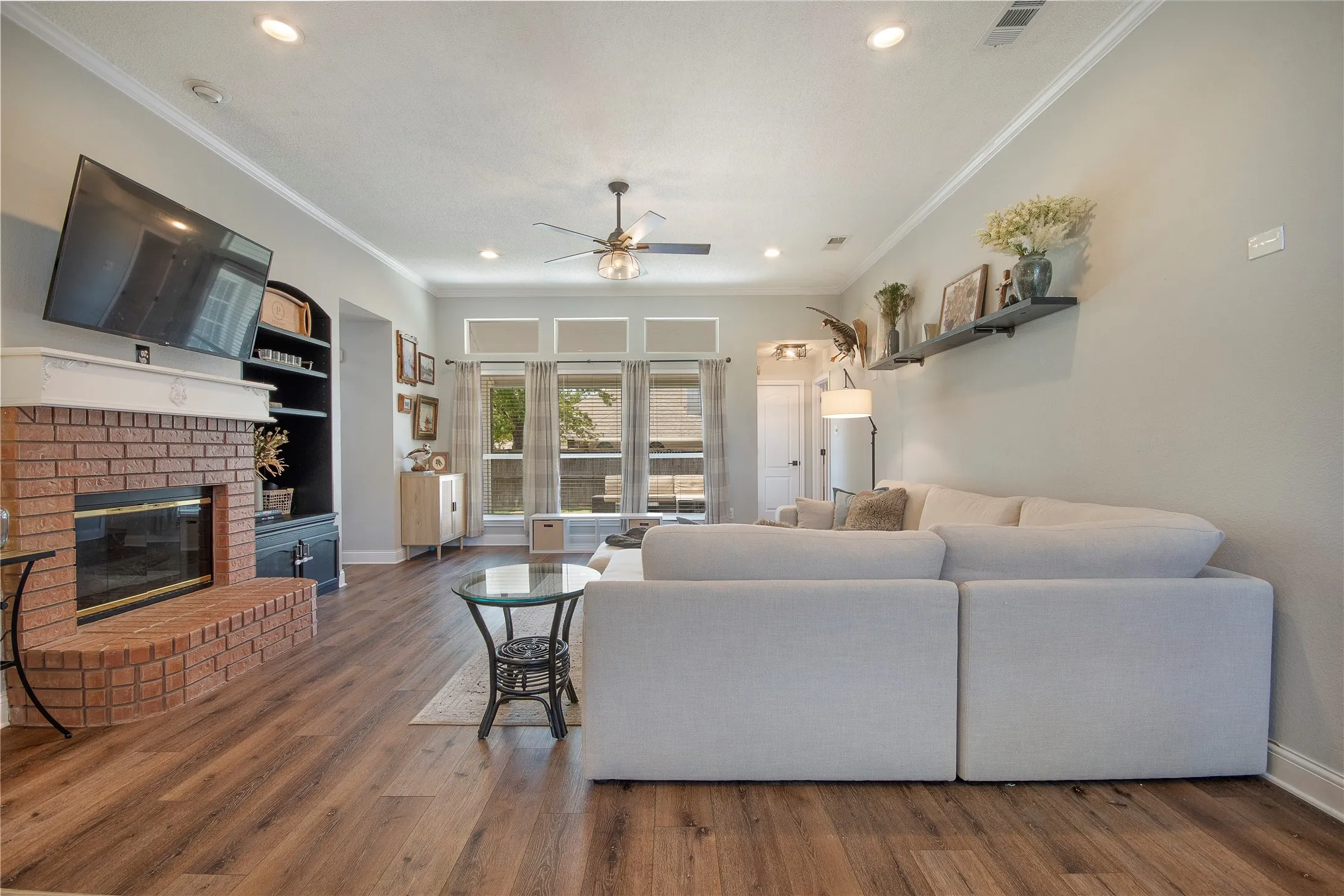 Single Family Residence For Sale in Tarrant County , 7429 Amber Drive, Watauga, Texas 76148, 3 Bedroom, 2 Bathroom, 2 Garage spaces, 1,671 Sqft, built in 1994, mls#21365673, Real Estate Agent in Watauga, Homes For Sale in Tarrant county, Homes For Sale in Watauga, Realtor in Watauga Texas, Real Estate Brokerage Independent Realty Texas, Luminita Cordes Realtor