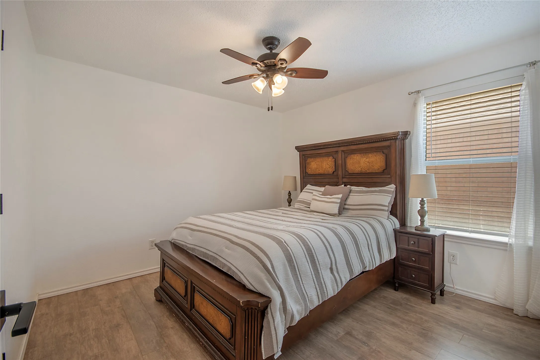 Single Family Residence For Sale in Tarrant County , 7429 Amber Drive, Watauga, Texas 76148, 3 Bedroom, 2 Bathroom, 2 Garage spaces, 1,671 Sqft, built in 1994, mls#21365673, Real Estate Agent in Watauga, Homes For Sale in Tarrant county, Homes For Sale in Watauga, Realtor in Watauga Texas, Real Estate Brokerage Independent Realty Texas, Luminita Cordes Realtor