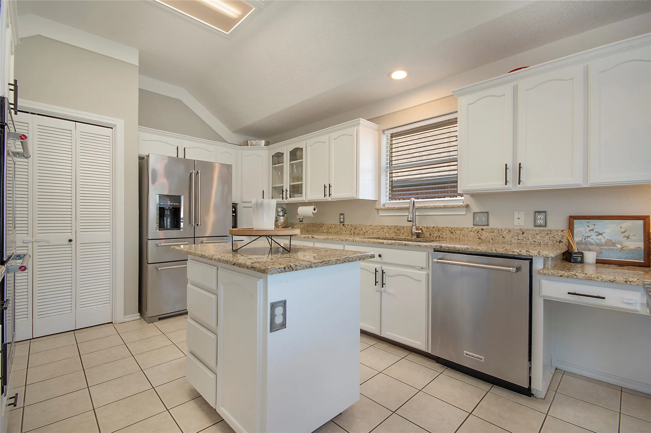 Single Family Residence For Sale in Tarrant County , 7429 Amber Drive, Watauga, Texas 76148, 3 Bedroom, 2 Bathroom, 2 Garage spaces, 1,671 Sqft, built in 1994, mls#21365673, Real Estate Agent in Watauga, Homes For Sale in Tarrant county, Homes For Sale in Watauga, Realtor in Watauga Texas, Real Estate Brokerage Independent Realty Texas, Luminita Cordes Realtor