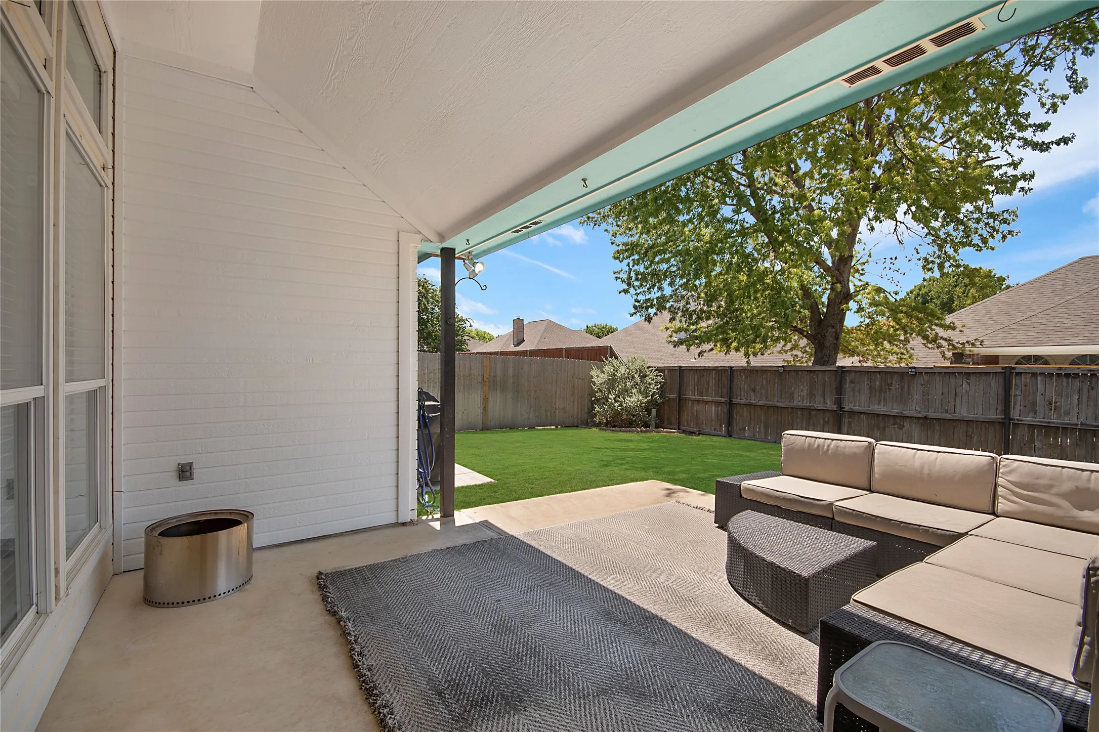 Single Family Residence For Sale in Tarrant County , 7429 Amber Drive, Watauga, Texas 76148, 3 Bedroom, 2 Bathroom, 2 Garage spaces, 1,671 Sqft, built in 1994, mls#21365673, Real Estate Agent in Watauga, Homes For Sale in Tarrant county, Homes For Sale in Watauga, Realtor in Watauga Texas, Real Estate Brokerage Independent Realty Texas, Luminita Cordes Realtor