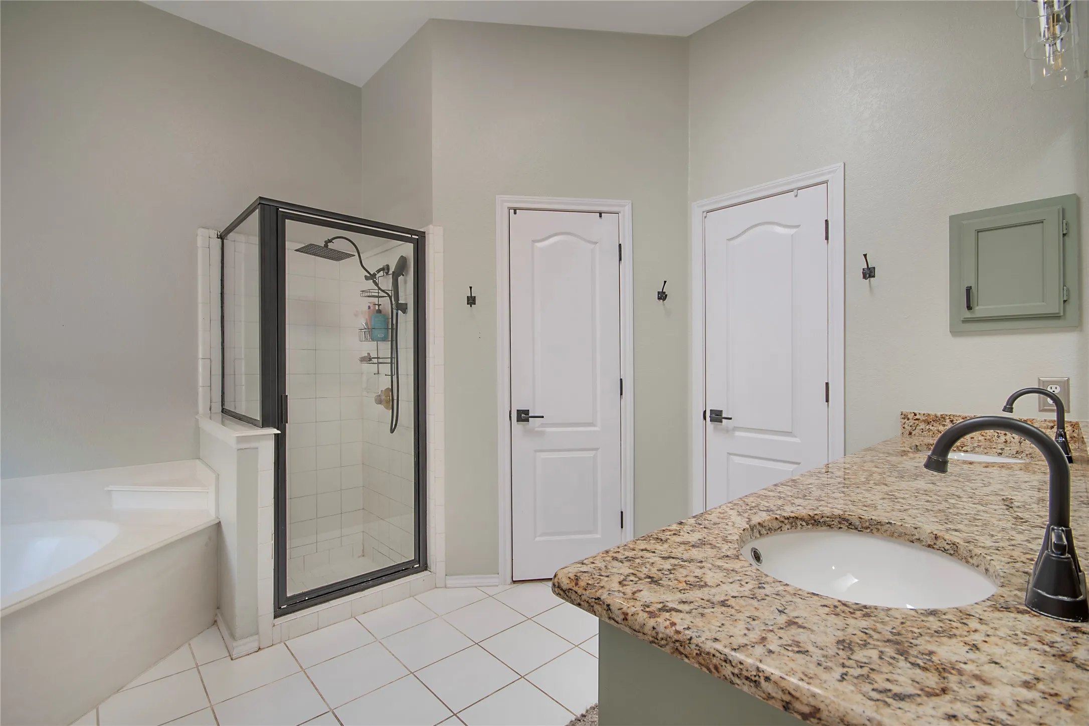 Single Family Residence For Sale in Tarrant County , 7429 Amber Drive, Watauga, Texas 76148, 3 Bedroom, 2 Bathroom, 2 Garage spaces, 1,671 Sqft, built in 1994, mls#21365673, Real Estate Agent in Watauga, Homes For Sale in Tarrant county, Homes For Sale in Watauga, Realtor in Watauga Texas, Real Estate Brokerage Independent Realty Texas, Luminita Cordes Realtor