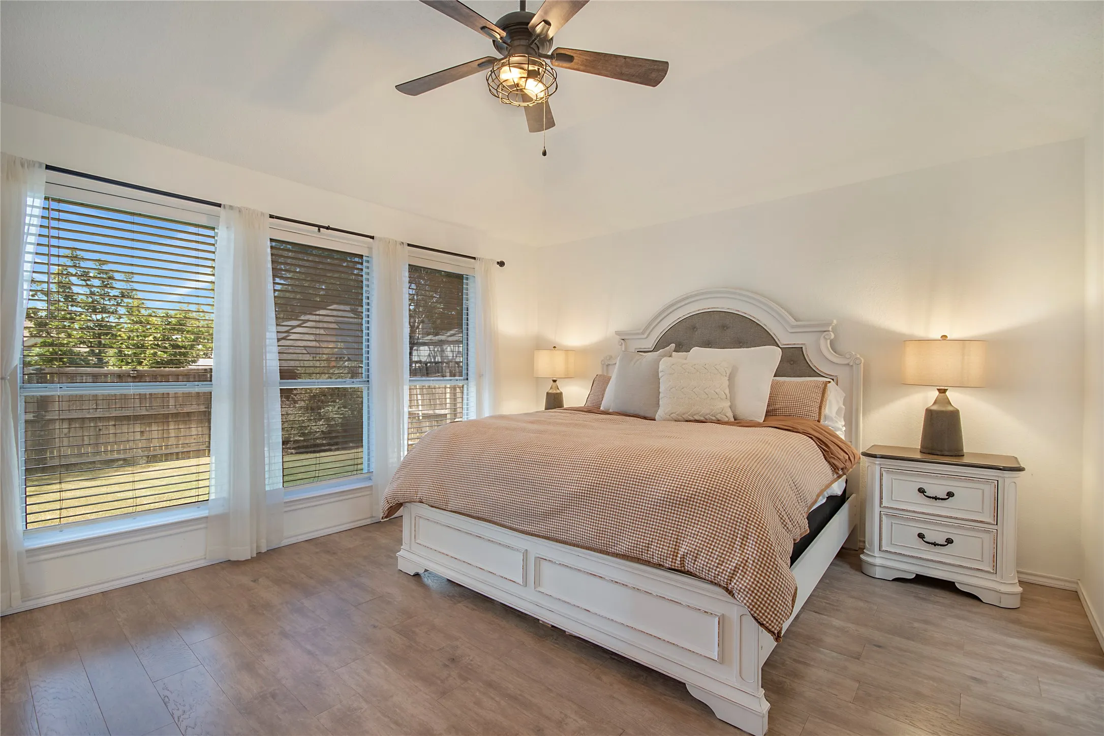 Single Family Residence For Sale in Tarrant County , 7429 Amber Drive, Watauga, Texas 76148, 3 Bedroom, 2 Bathroom, 2 Garage spaces, 1,671 Sqft, built in 1994, mls#21365673, Real Estate Agent in Watauga, Homes For Sale in Tarrant county, Homes For Sale in Watauga, Realtor in Watauga Texas, Real Estate Brokerage Independent Realty Texas, Luminita Cordes Realtor