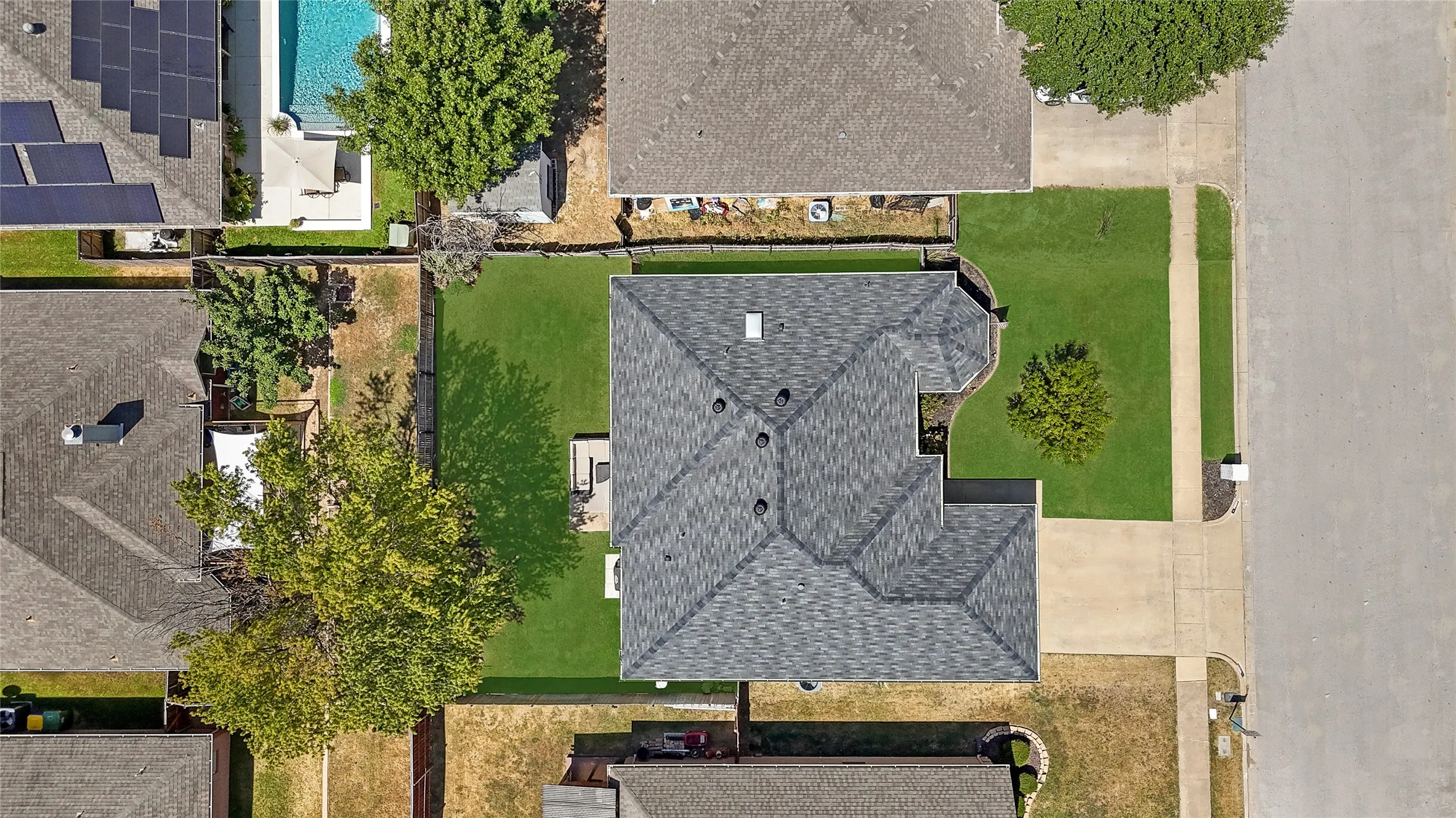 Single Family Residence For Sale in Tarrant County , 7429 Amber Drive, Watauga, Texas 76148, 3 Bedroom, 2 Bathroom, 2 Garage spaces, 1,671 Sqft, built in 1994, mls#21365673, Real Estate Agent in Watauga, Homes For Sale in Tarrant county, Homes For Sale in Watauga, Realtor in Watauga Texas, Real Estate Brokerage Independent Realty Texas, Luminita Cordes Realtor