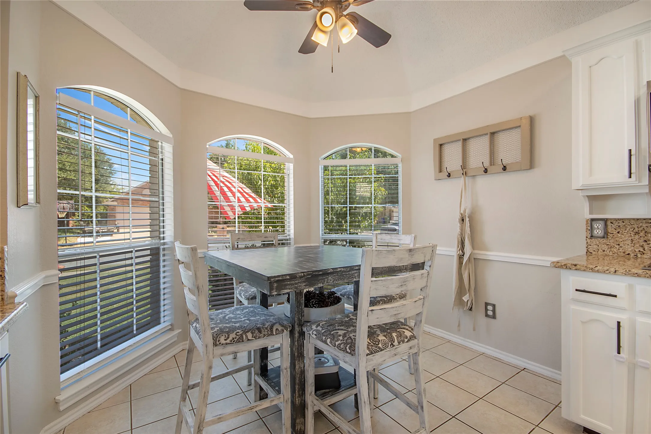 Single Family Residence For Sale in Tarrant County , 7429 Amber Drive, Watauga, Texas 76148, 3 Bedroom, 2 Bathroom, 2 Garage spaces, 1,671 Sqft, built in 1994, mls#21365673, Real Estate Agent in Watauga, Homes For Sale in Tarrant county, Homes For Sale in Watauga, Realtor in Watauga Texas, Real Estate Brokerage Independent Realty Texas, Luminita Cordes Realtor