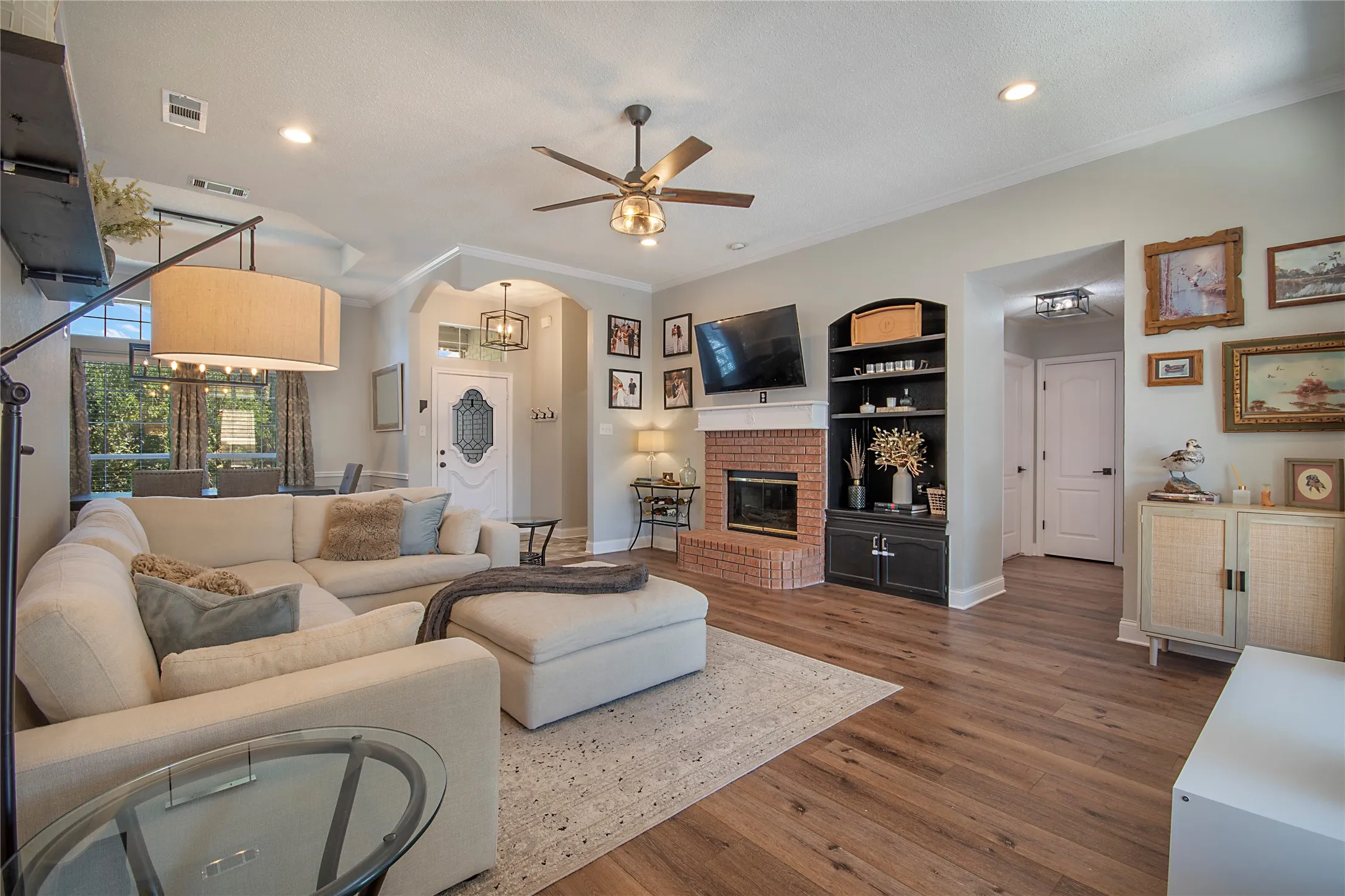 Single Family Residence For Sale in Tarrant County , 7429 Amber Drive, Watauga, Texas 76148, 3 Bedroom, 2 Bathroom, 2 Garage spaces, 1,671 Sqft, built in 1994, mls#21365673, Real Estate Agent in Watauga, Homes For Sale in Tarrant county, Homes For Sale in Watauga, Realtor in Watauga Texas, Real Estate Brokerage Independent Realty Texas, Luminita Cordes Realtor