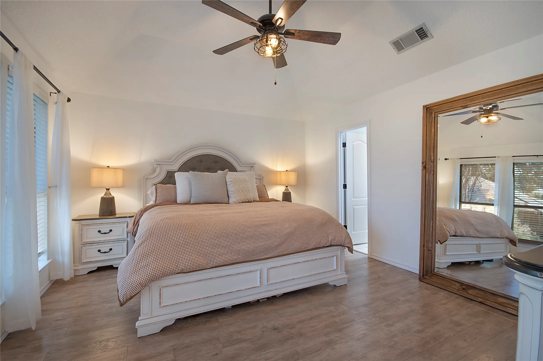 Single Family Residence For Sale in Tarrant County , 7429 Amber Drive, Watauga, Texas 76148, 3 Bedroom, 2 Bathroom, 2 Garage spaces, 1,671 Sqft, built in 1994, mls#21365673, Real Estate Agent in Watauga, Homes For Sale in Tarrant county, Homes For Sale in Watauga, Realtor in Watauga Texas, Real Estate Brokerage Independent Realty Texas, Luminita Cordes Realtor