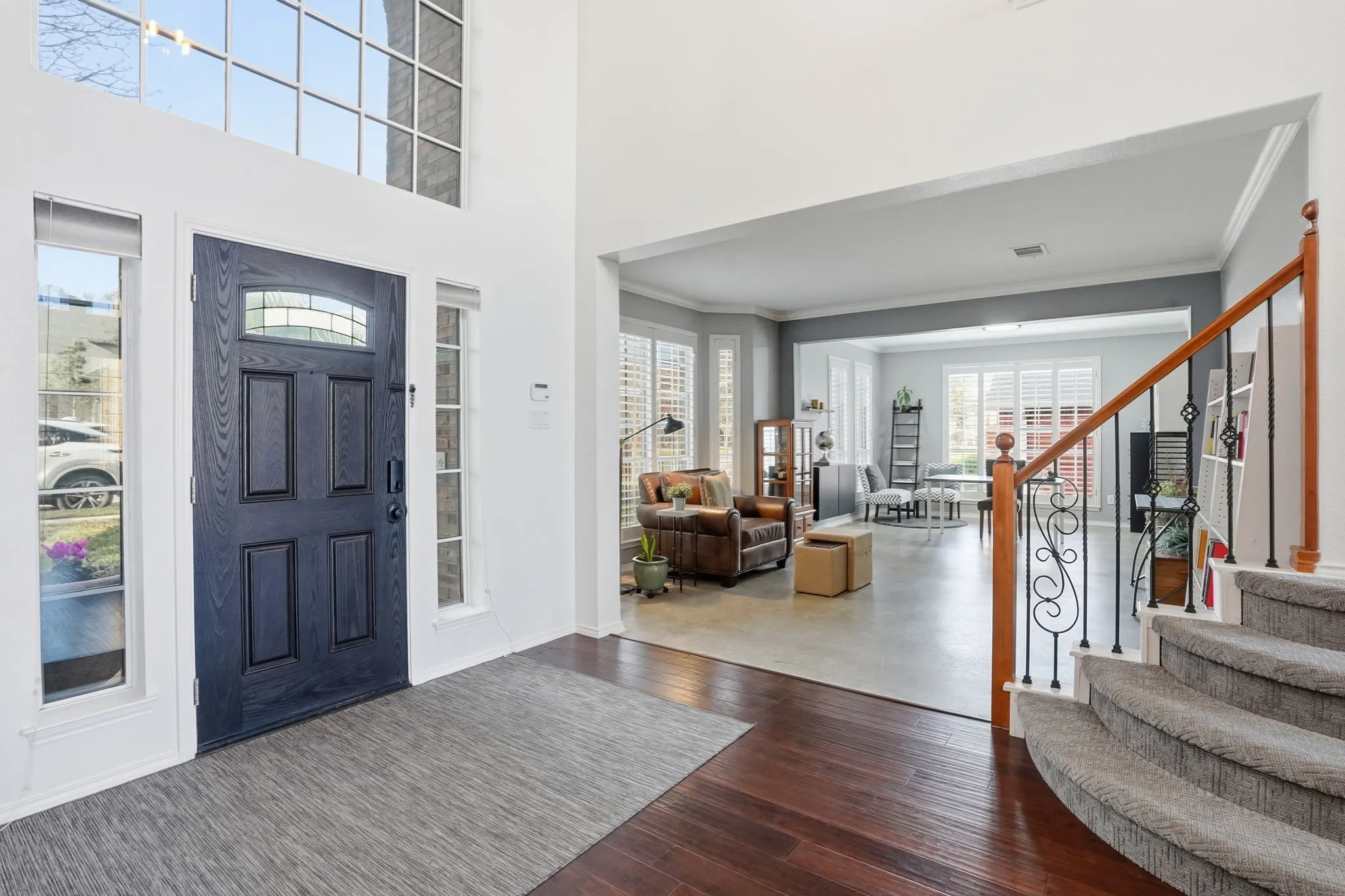 Two-story foyer