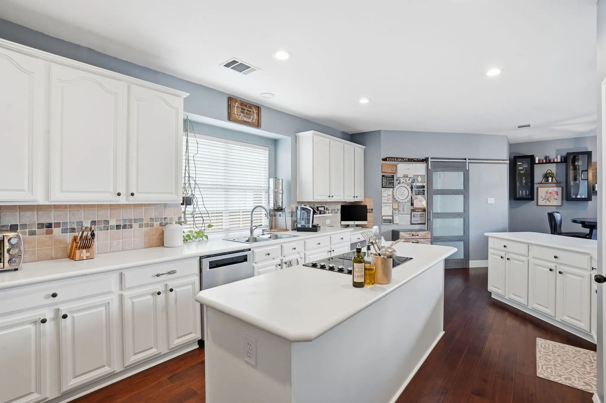 Single Family Residence For Sale in Collin County , 2603 Cheverny Drive, Mc Kinney, Texas 75070, 5 Bedroom, 4 Bathroom, 2 Garage spaces, 4,038 Sqft, built in 1995, mls#21363724, Real Estate Agent in Mc Kinney, Homes For Sale in Collin county, Homes For Sale in Mc Kinney, Realtor in Mc Kinney Texas, Real Estate Brokerage Independent Realty Texas, Luminita Cordes Realtor