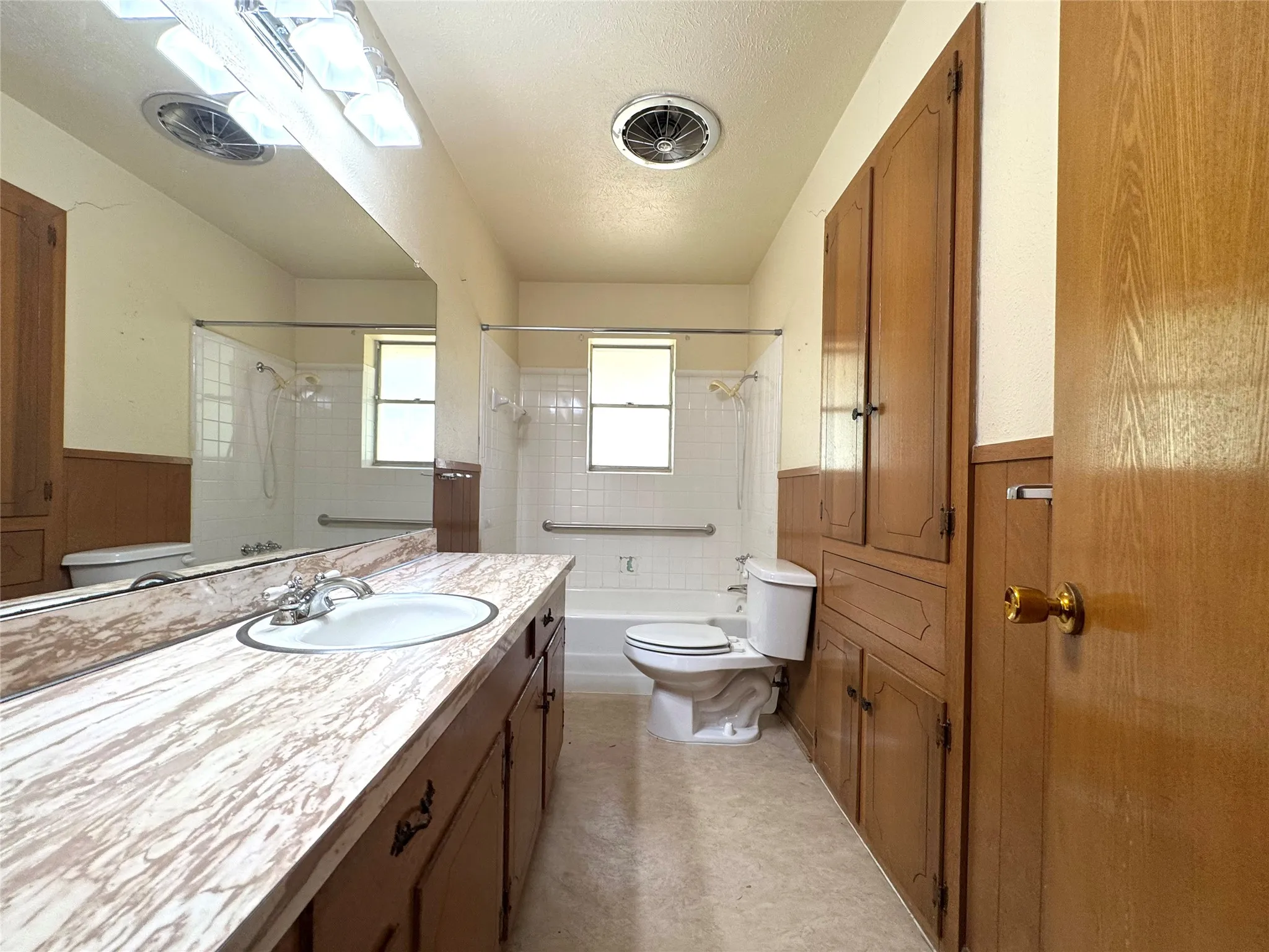 Single Family Residence For Sale in Dallas County , 1620 N Houston School Road, Lancaster, Texas 75134, 3 Bedroom, 2 Bathroom, 2 Garage spaces, 1,732 Sqft, built in 1965, mls#21365878, Real Estate Agent in Lancaster, Homes For Sale in Dallas county, Homes For Sale in Lancaster, Realtor in Lancaster Texas, Real Estate Brokerage Independent Realty Texas, Luminita Cordes Realtor