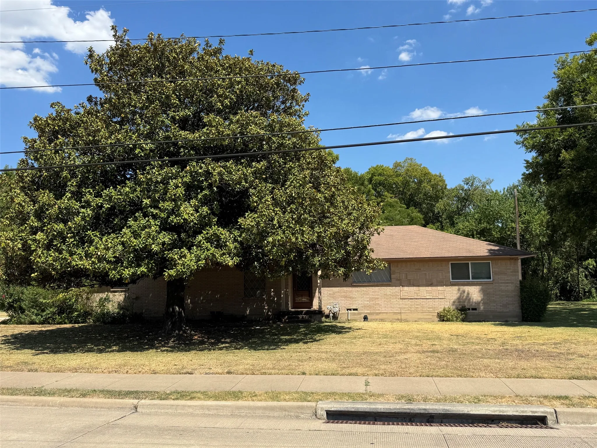 Single Family Residence For Sale in Dallas County , 1620 N Houston School Road, Lancaster, Texas 75134, 3 Bedroom, 2 Bathroom, 2 Garage spaces, 1,732 Sqft, built in 1965, mls#21365878, Real Estate Agent in Lancaster, Homes For Sale in Dallas county, Homes For Sale in Lancaster, Realtor in Lancaster Texas, Real Estate Brokerage Independent Realty Texas, Luminita Cordes Realtor