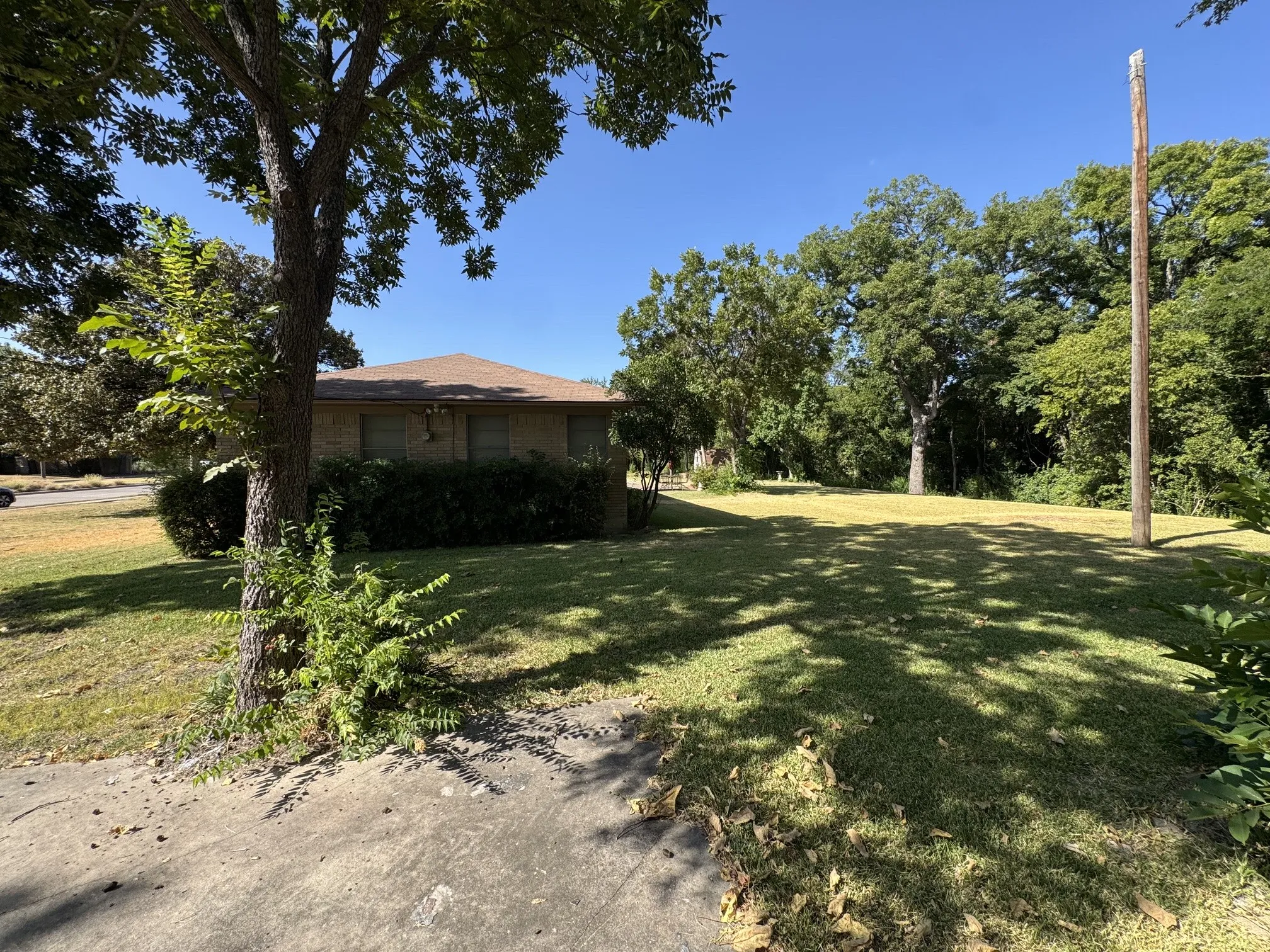 Single Family Residence For Sale in Dallas County , 1620 N Houston School Road, Lancaster, Texas 75134, 3 Bedroom, 2 Bathroom, 2 Garage spaces, 1,732 Sqft, built in 1965, mls#21365878, Real Estate Agent in Lancaster, Homes For Sale in Dallas county, Homes For Sale in Lancaster, Realtor in Lancaster Texas, Real Estate Brokerage Independent Realty Texas, Luminita Cordes Realtor