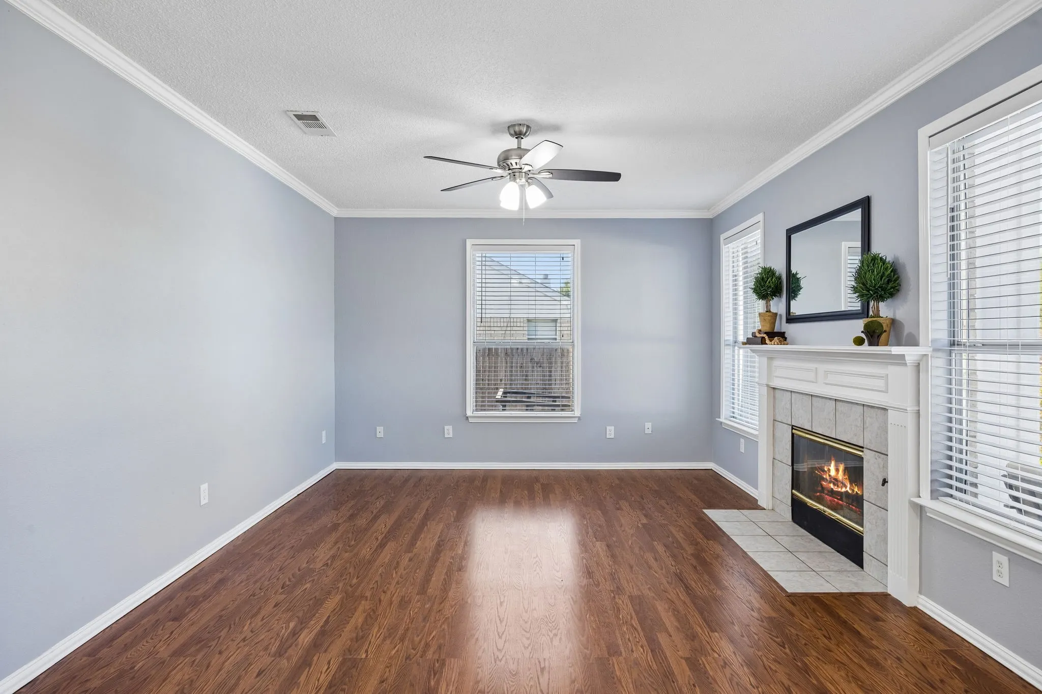 Single Family Residence For Sale in Tarrant County , 7589 Juliet Lane, Fort Worth, Texas 76137, 3 Bedroom, 3 Bathroom, 2 Garage spaces, 2,281 Sqft, built in 2000, mls#21365902, Real Estate Agent in Fort Worth, Homes For Sale in Tarrant county, Homes For Sale in Fort Worth, Realtor in Fort Worth Texas, Real Estate Brokerage Independent Realty Texas, Luminita Cordes Realtor