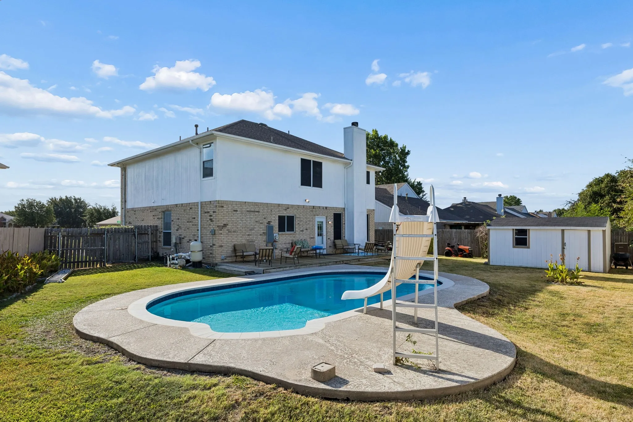Enjoy entertaining in this backyard!