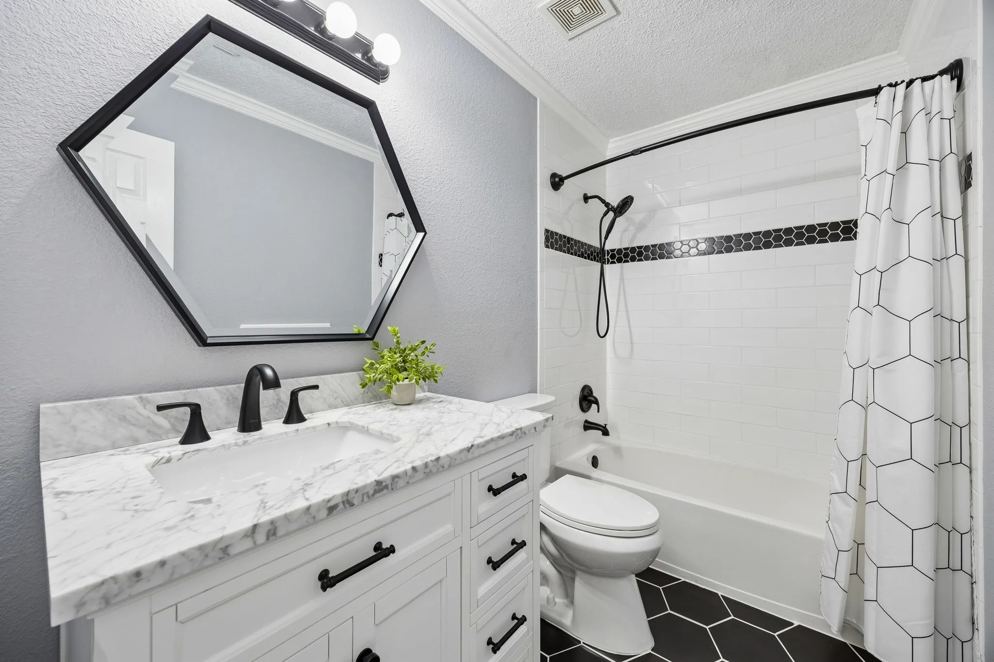 Fully remodeled secondary bathroom upstairs!