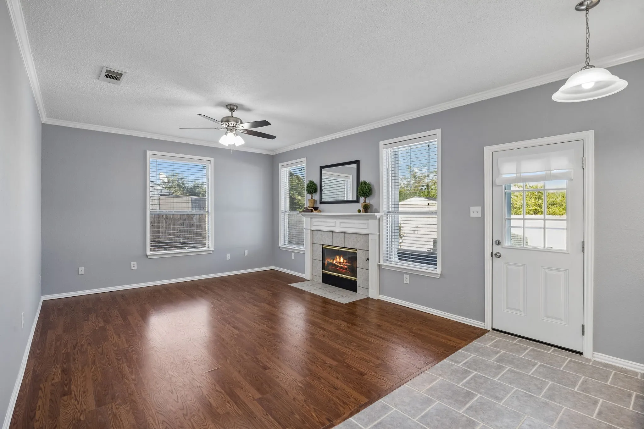Single Family Residence For Sale in Tarrant County , 7589 Juliet Lane, Fort Worth, Texas 76137, 3 Bedroom, 3 Bathroom, 2 Garage spaces, 2,281 Sqft, built in 2000, mls#21365902, Real Estate Agent in Fort Worth, Homes For Sale in Tarrant county, Homes For Sale in Fort Worth, Realtor in Fort Worth Texas, Real Estate Brokerage Independent Realty Texas, Luminita Cordes Realtor