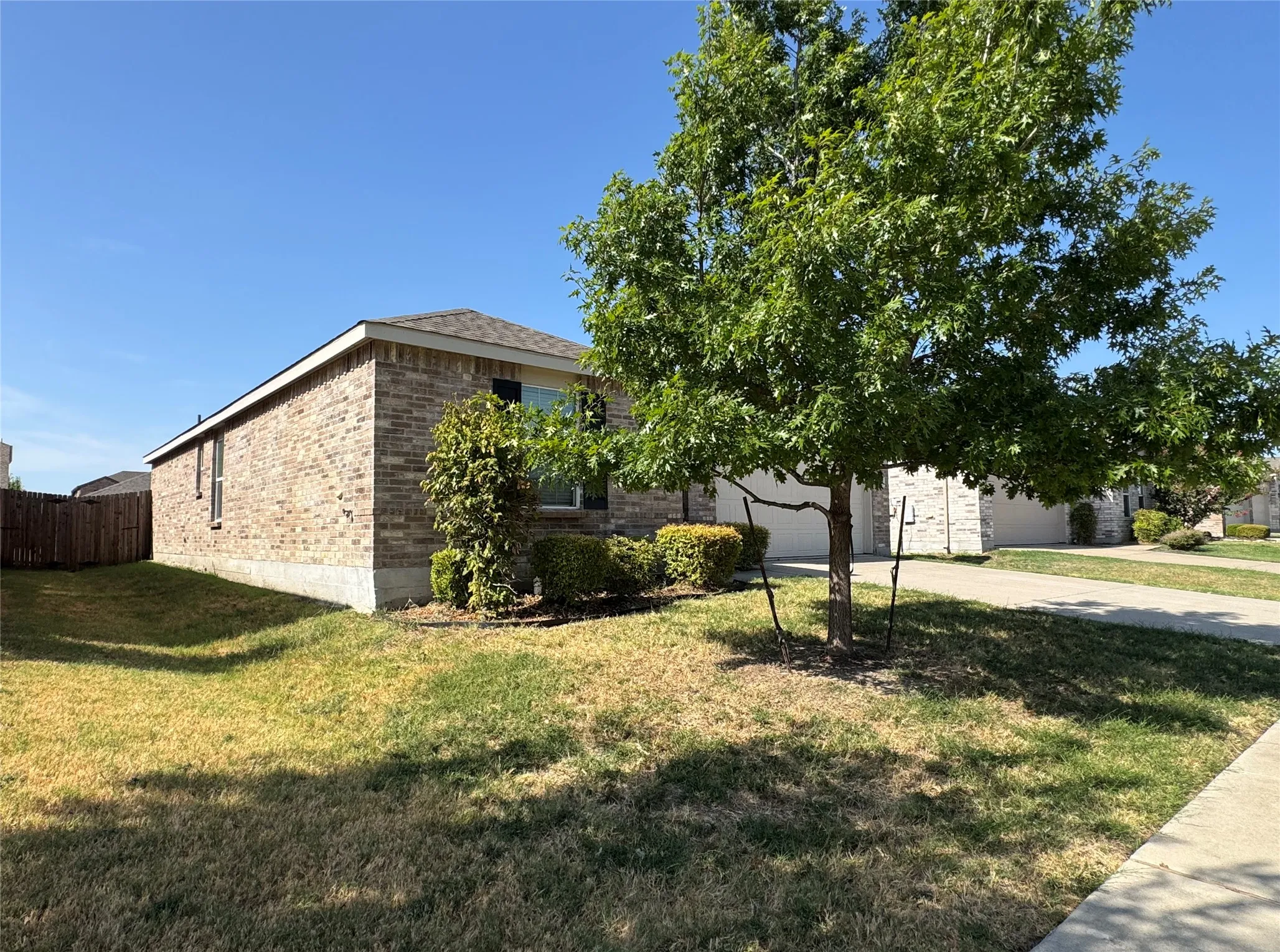 Single Family Residence For Rent in Denton County , 3020 Manuel Creek Drive, Little Elm, Texas 75068, 3 Bedroom, 2 Bathroom, 2 Garage spaces, 1,443 Sqft, built in 2016, mls#21365835, Real Estate Agent in Little Elm, Homes For Rent in Denton county, Homes For Rent in Little Elm, Realtor in Little Elm Texas, Real Estate Brokerage Independent Realty Texas, Luminita Cordes Realtor