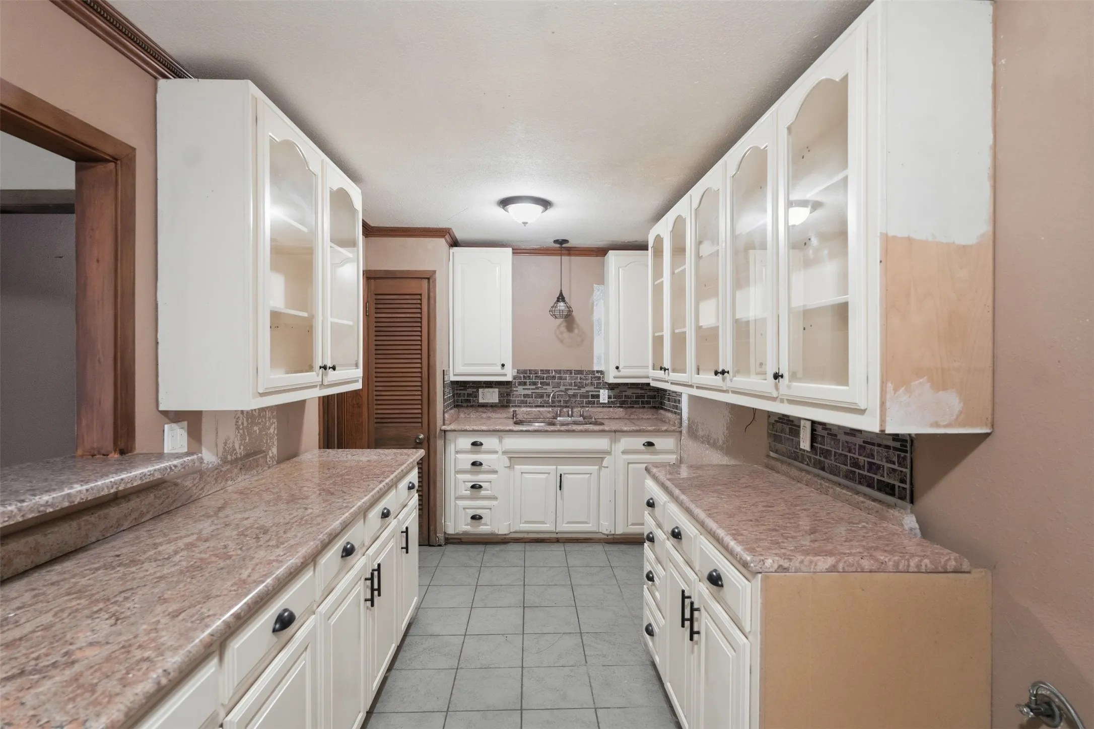 Single Family Residence For Sale in Tarrant County , 1218 Diana Drive, Arlington, Texas 76011, 3 Bedroom, 2 Bathroom, Garage spaces, 1,467 Sqft, built in 1958, mls#21365907, Real Estate Agent in Arlington, Homes For Sale in Tarrant county, Homes For Sale in Arlington, Realtor in Arlington Texas, Real Estate Brokerage Independent Realty Texas, Luminita Cordes Realtor
