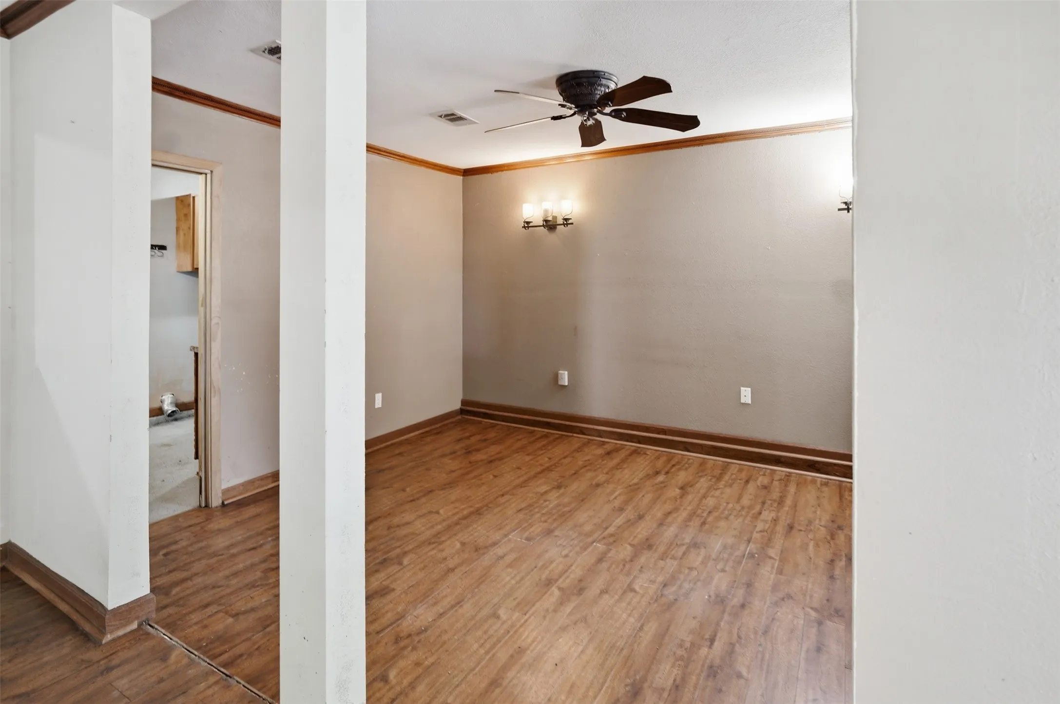 Single Family Residence For Sale in Tarrant County , 1218 Diana Drive, Arlington, Texas 76011, 3 Bedroom, 2 Bathroom, Garage spaces, 1,467 Sqft, built in 1958, mls#21365907, Real Estate Agent in Arlington, Homes For Sale in Tarrant county, Homes For Sale in Arlington, Realtor in Arlington Texas, Real Estate Brokerage Independent Realty Texas, Luminita Cordes Realtor