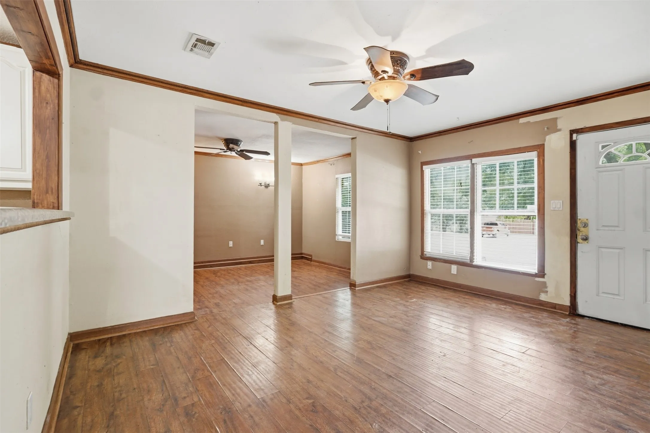 Single Family Residence For Sale in Tarrant County , 1218 Diana Drive, Arlington, Texas 76011, 3 Bedroom, 2 Bathroom, Garage spaces, 1,467 Sqft, built in 1958, mls#21365907, Real Estate Agent in Arlington, Homes For Sale in Tarrant county, Homes For Sale in Arlington, Realtor in Arlington Texas, Real Estate Brokerage Independent Realty Texas, Luminita Cordes Realtor