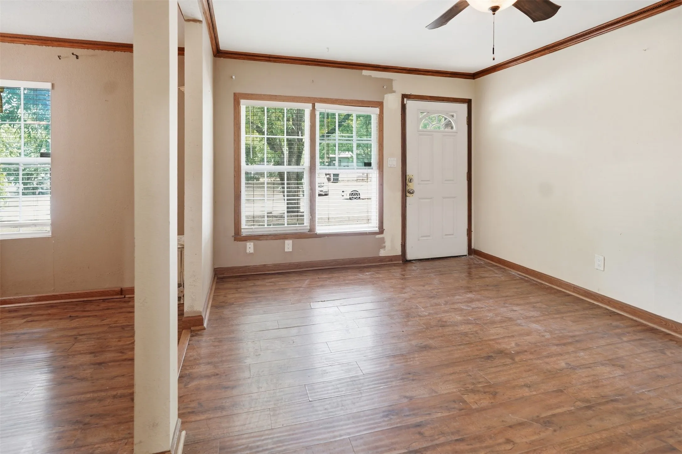 Single Family Residence For Sale in Tarrant County , 1218 Diana Drive, Arlington, Texas 76011, 3 Bedroom, 2 Bathroom, Garage spaces, 1,467 Sqft, built in 1958, mls#21365907, Real Estate Agent in Arlington, Homes For Sale in Tarrant county, Homes For Sale in Arlington, Realtor in Arlington Texas, Real Estate Brokerage Independent Realty Texas, Luminita Cordes Realtor