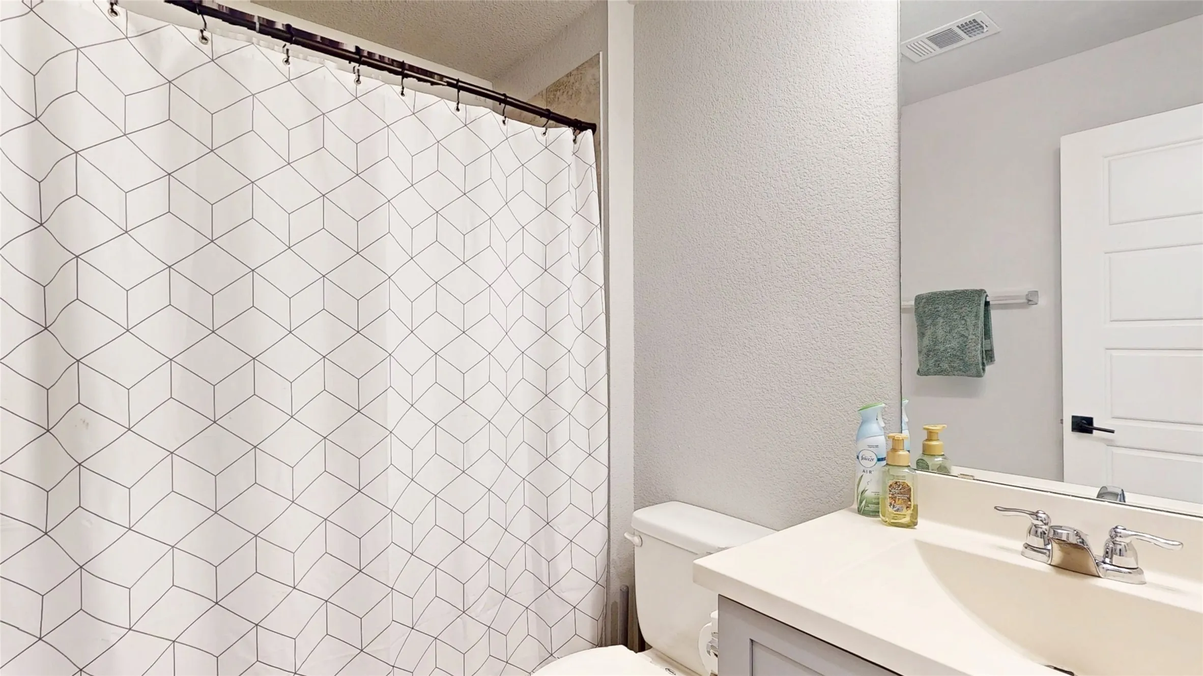 Single Family Residence For Sale in Dallas County , 1521 Kessler Drive, Carrollton, Texas 75006, 3 Bedroom, 3 Bathroom, 2 Garage spaces, 1,966 Sqft, built in 2020, mls#21365908, Real Estate Agent in Carrollton, Homes For Sale in Dallas county, Homes For Sale in Carrollton, Realtor in Carrollton Texas, Real Estate Brokerage Independent Realty Texas, Luminita Cordes Realtor