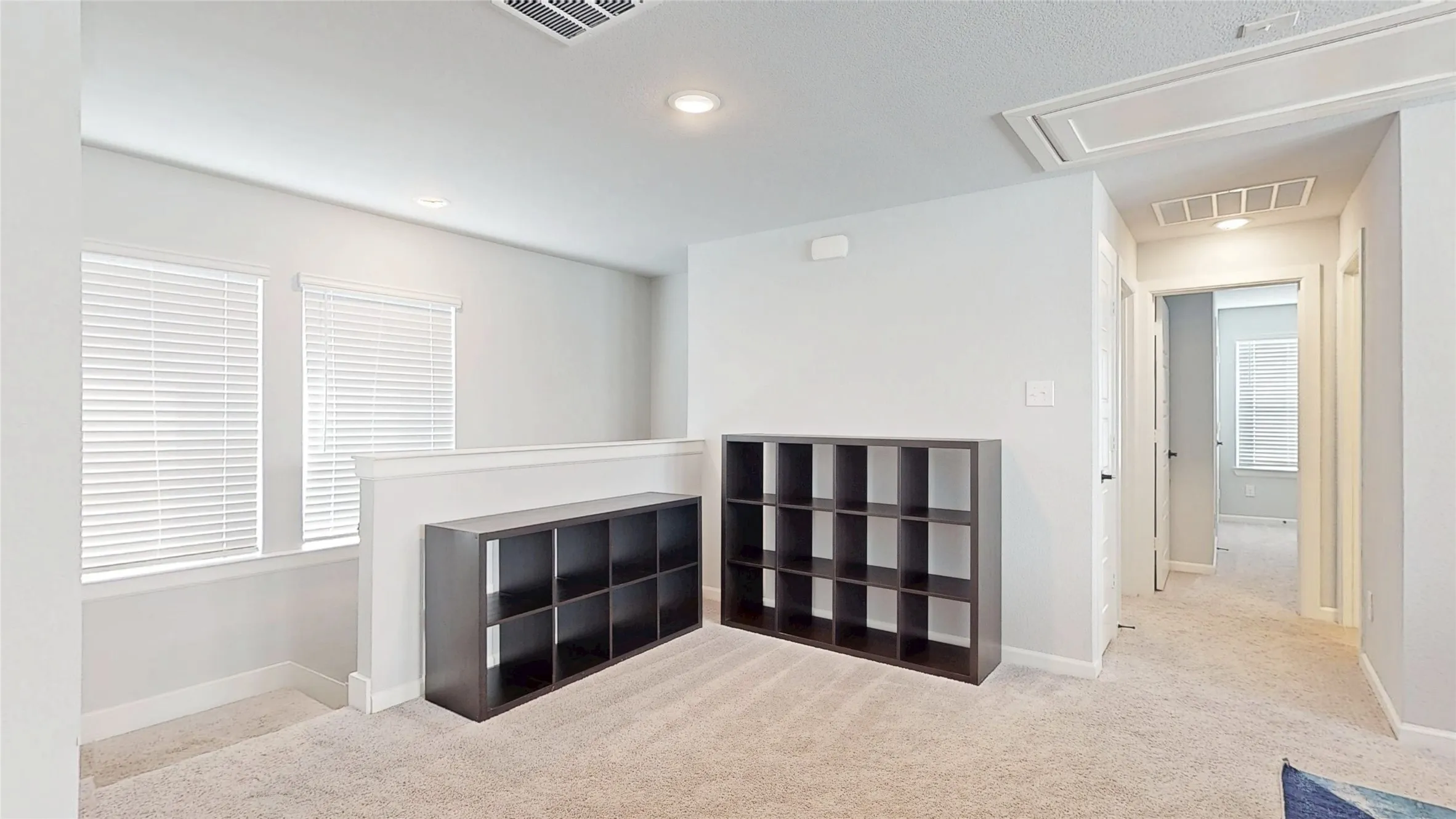 Single Family Residence For Sale in Dallas County , 1521 Kessler Drive, Carrollton, Texas 75006, 3 Bedroom, 3 Bathroom, 2 Garage spaces, 1,966 Sqft, built in 2020, mls#21365908, Real Estate Agent in Carrollton, Homes For Sale in Dallas county, Homes For Sale in Carrollton, Realtor in Carrollton Texas, Real Estate Brokerage Independent Realty Texas, Luminita Cordes Realtor
