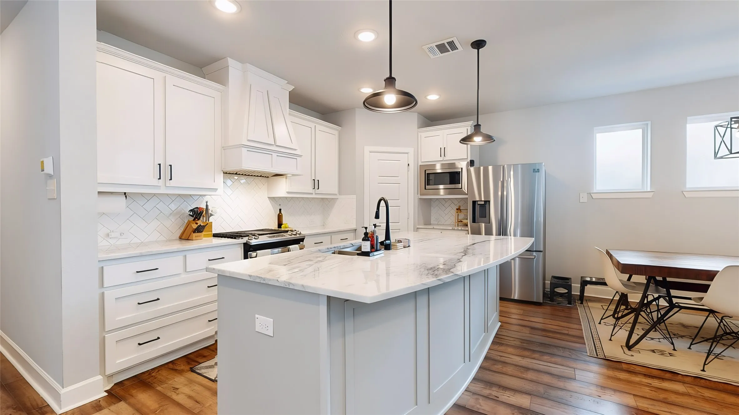 Single Family Residence For Sale in Dallas County , 1521 Kessler Drive, Carrollton, Texas 75006, 3 Bedroom, 3 Bathroom, 2 Garage spaces, 1,966 Sqft, built in 2020, mls#21365908, Real Estate Agent in Carrollton, Homes For Sale in Dallas county, Homes For Sale in Carrollton, Realtor in Carrollton Texas, Real Estate Brokerage Independent Realty Texas, Luminita Cordes Realtor