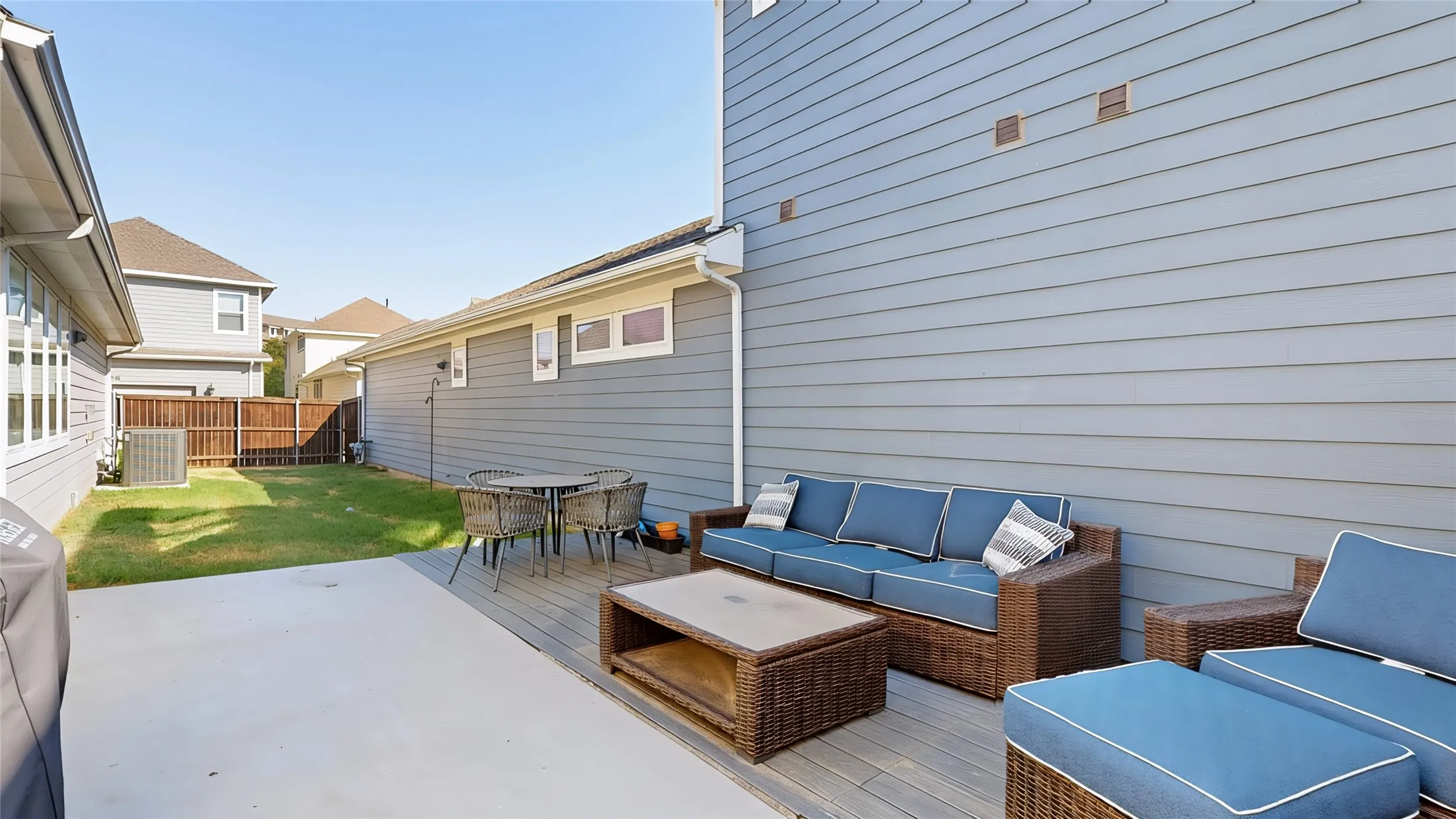 Single Family Residence For Sale in Dallas County , 1521 Kessler Drive, Carrollton, Texas 75006, 3 Bedroom, 3 Bathroom, 2 Garage spaces, 1,966 Sqft, built in 2020, mls#21365908, Real Estate Agent in Carrollton, Homes For Sale in Dallas county, Homes For Sale in Carrollton, Realtor in Carrollton Texas, Real Estate Brokerage Independent Realty Texas, Luminita Cordes Realtor