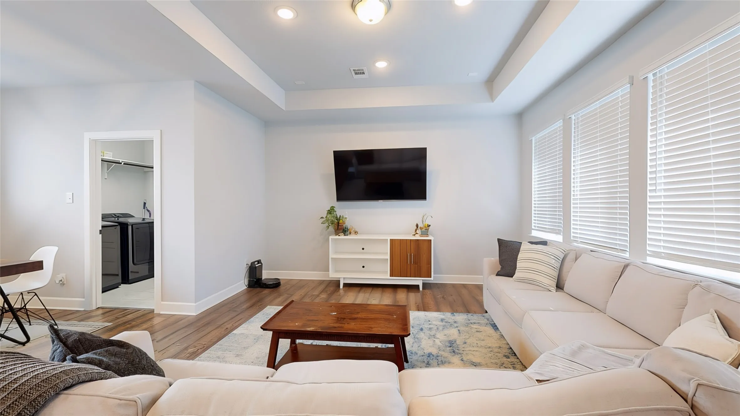 Single Family Residence For Sale in Dallas County , 1521 Kessler Drive, Carrollton, Texas 75006, 3 Bedroom, 3 Bathroom, 2 Garage spaces, 1,966 Sqft, built in 2020, mls#21365908, Real Estate Agent in Carrollton, Homes For Sale in Dallas county, Homes For Sale in Carrollton, Realtor in Carrollton Texas, Real Estate Brokerage Independent Realty Texas, Luminita Cordes Realtor