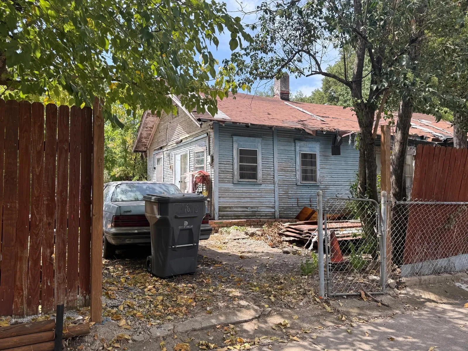 Single Family Residence For Sale in Dallas County , 700 S Winnetka Avenue, Dallas, Texas 75208, 2 Bedroom, 1 Bathroom, Garage spaces, 1,015 Sqft, built in 1928, mls#21365909, Real Estate Agent in Dallas, Homes For Sale in Dallas county, Homes For Sale in Dallas, Realtor in Dallas Texas, Real Estate Brokerage Independent Realty Texas, Luminita Cordes Realtor