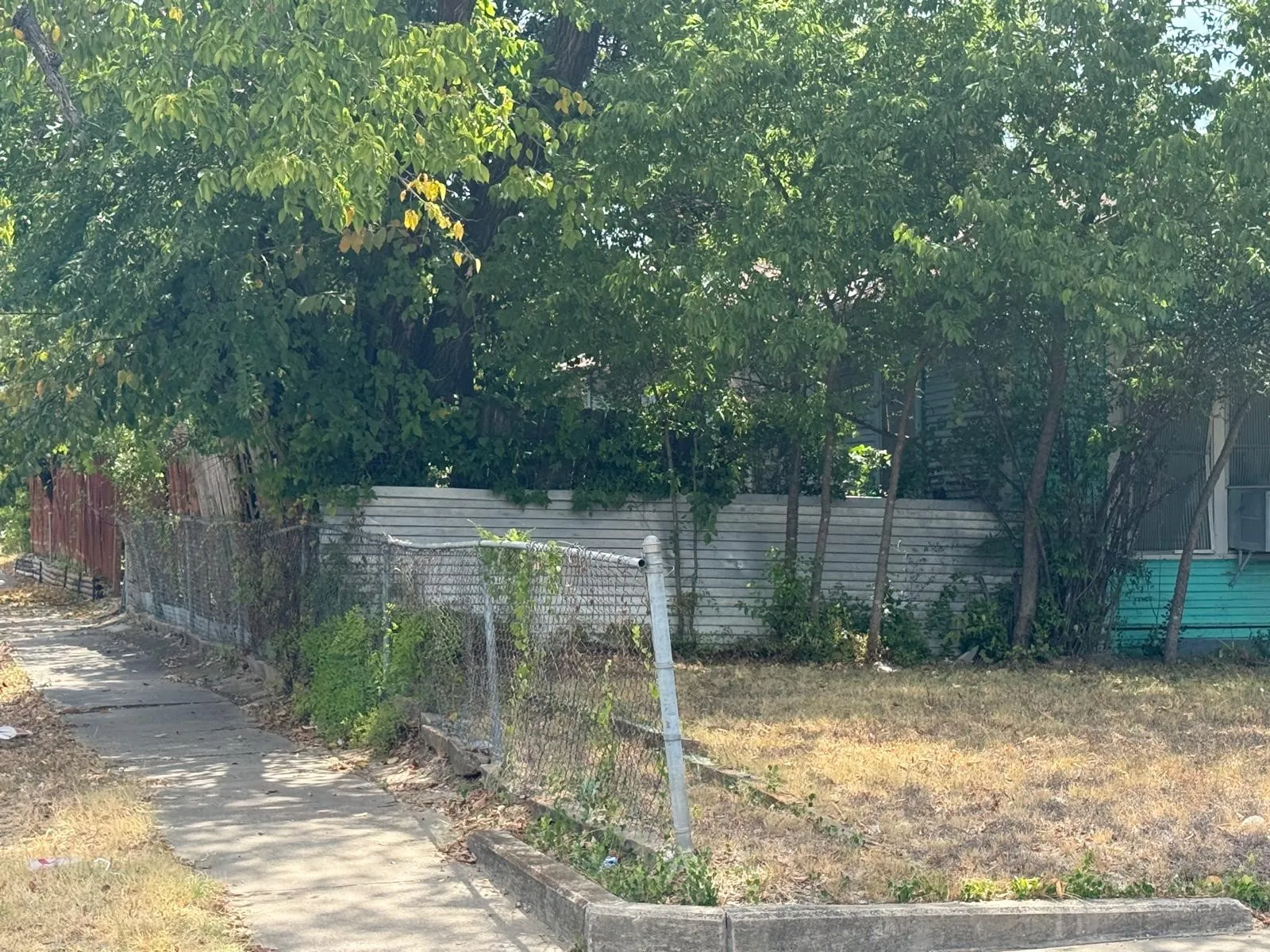 Single Family Residence For Sale in Dallas County , 700 S Winnetka Avenue, Dallas, Texas 75208, 2 Bedroom, 1 Bathroom, Garage spaces, 1,015 Sqft, built in 1928, mls#21365909, Real Estate Agent in Dallas, Homes For Sale in Dallas county, Homes For Sale in Dallas, Realtor in Dallas Texas, Real Estate Brokerage Independent Realty Texas, Luminita Cordes Realtor