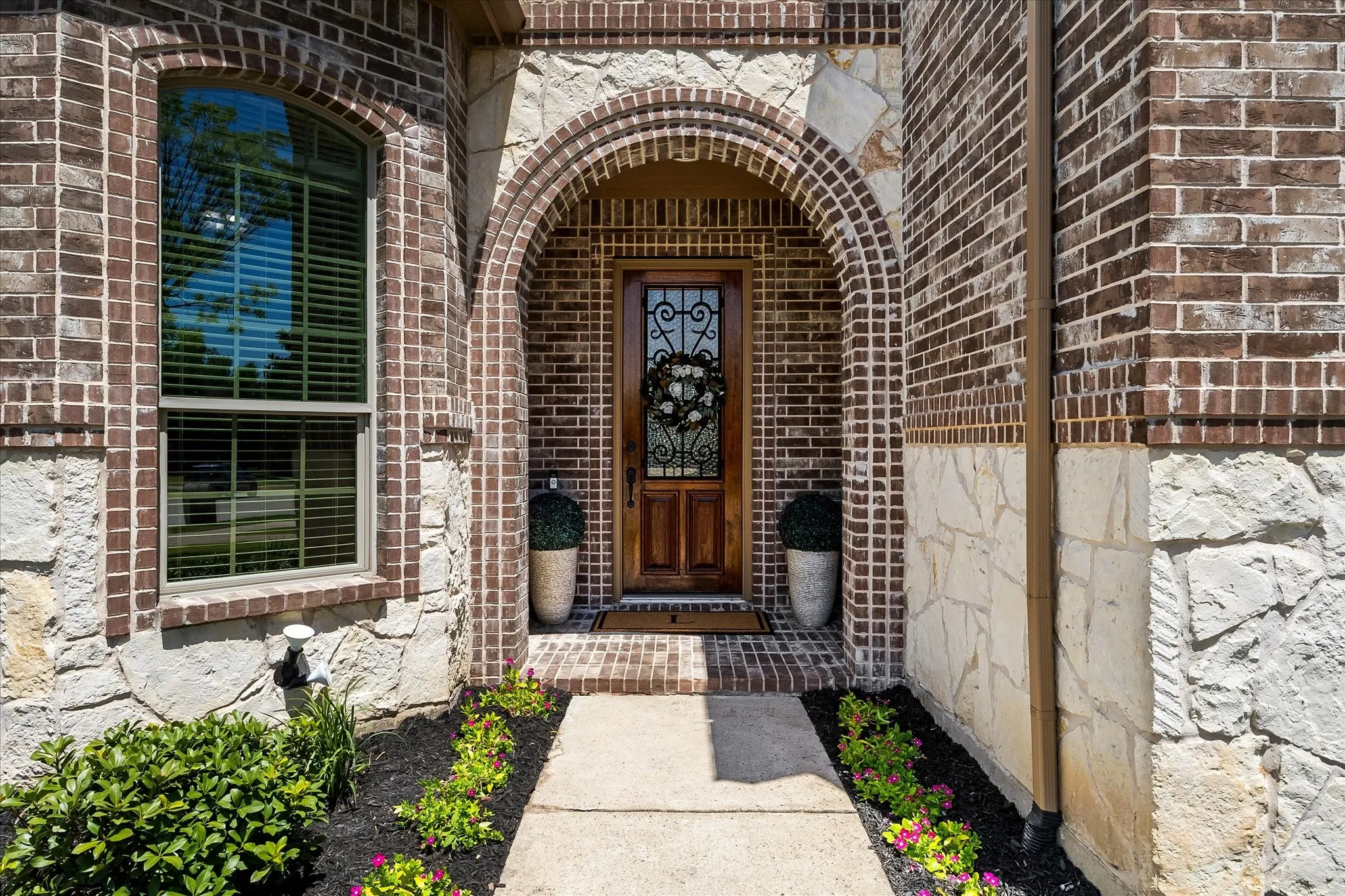 Welcome home to 798 Amherst Drive, Stone Creek, Rockwall.