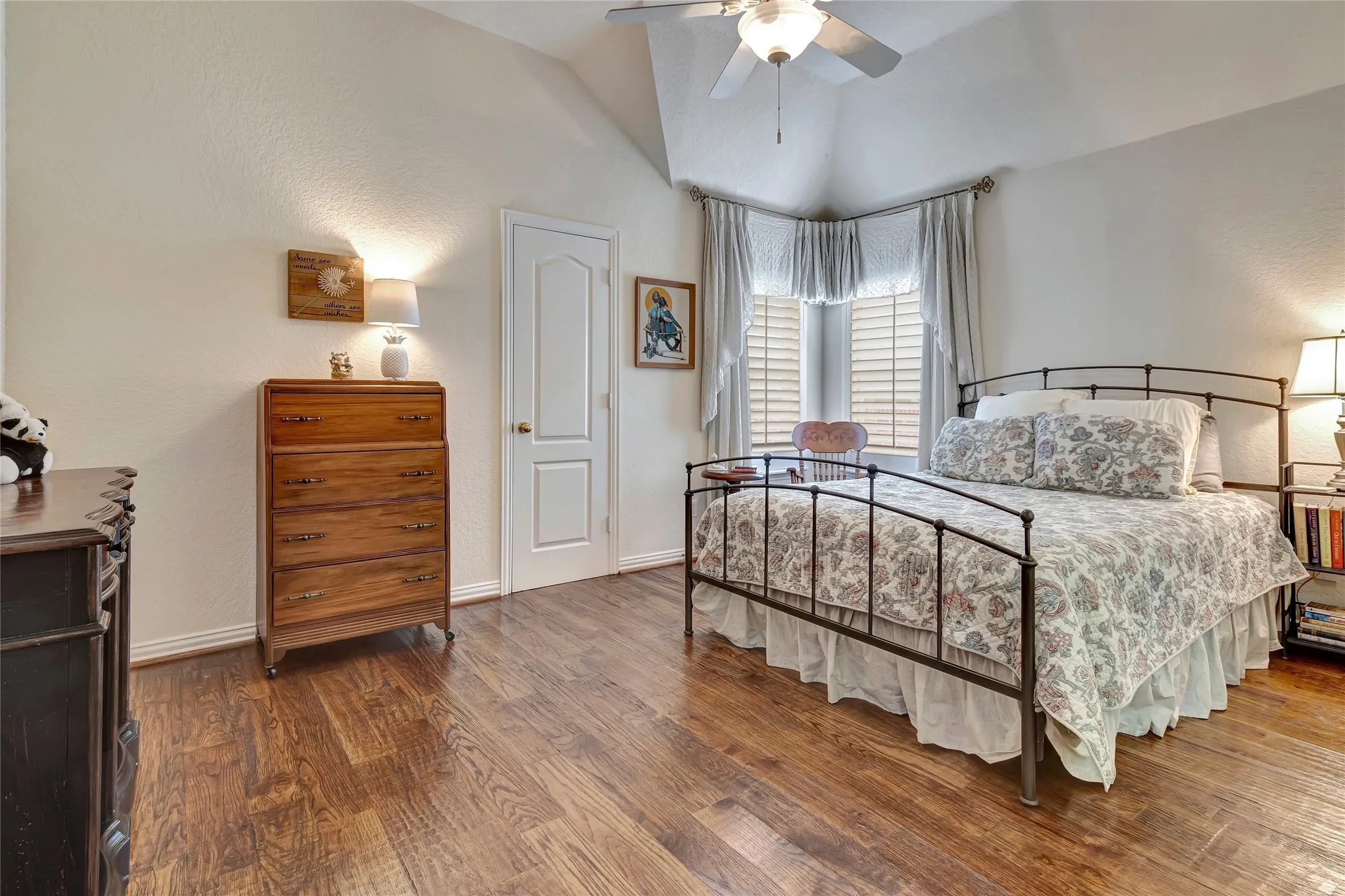 Single Family Residence For Sale in Tarrant County , 7613 Royal Troon Drive, Fort Worth, Texas 76179, 3 Bedroom, 4 Bathroom, 2 Garage spaces, 3,271 Sqft, built in 1998, mls#21364537, Real Estate Agent in Fort Worth, Homes For Sale in Tarrant county, Homes For Sale in Fort Worth, Realtor in Fort Worth Texas, Real Estate Brokerage Independent Realty Texas, Luminita Cordes Realtor