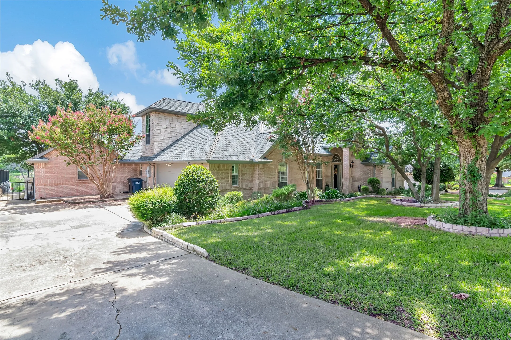 Single Family Residence For Sale in Tarrant County , 7613 Royal Troon Drive, Fort Worth, Texas 76179, 3 Bedroom, 4 Bathroom, 2 Garage spaces, 3,271 Sqft, built in 1998, mls#21364537, Real Estate Agent in Fort Worth, Homes For Sale in Tarrant county, Homes For Sale in Fort Worth, Realtor in Fort Worth Texas, Real Estate Brokerage Independent Realty Texas, Luminita Cordes Realtor