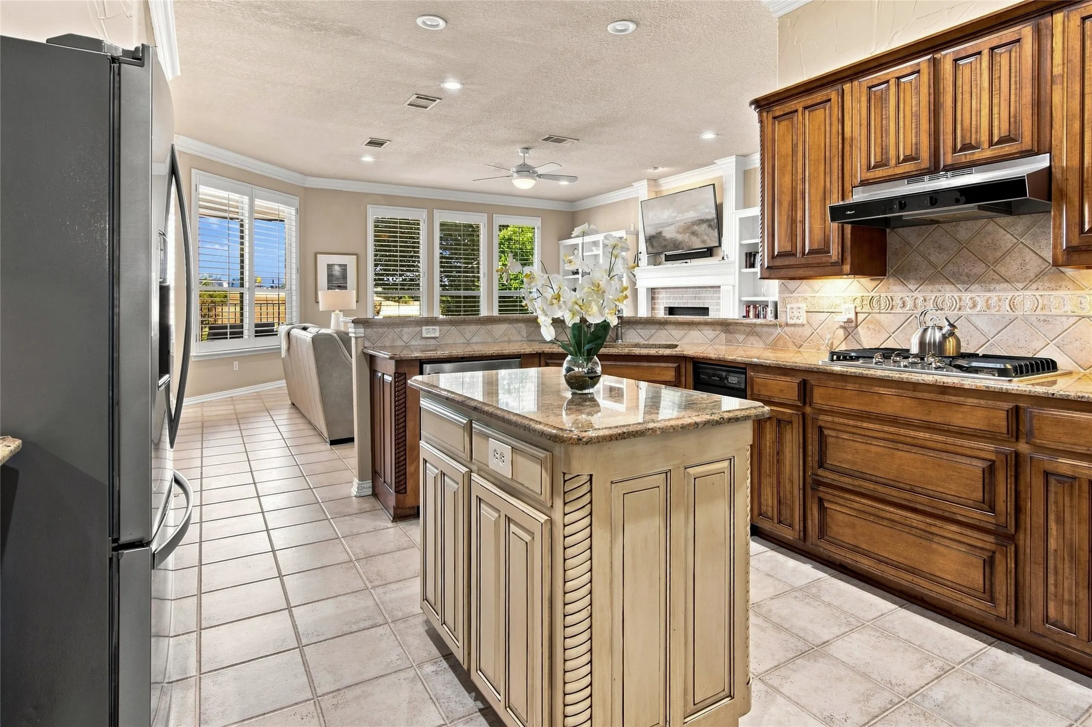 Single Family Residence For Sale in Tarrant County , 7613 Royal Troon Drive, Fort Worth, Texas 76179, 3 Bedroom, 4 Bathroom, 2 Garage spaces, 3,271 Sqft, built in 1998, mls#21364537, Real Estate Agent in Fort Worth, Homes For Sale in Tarrant county, Homes For Sale in Fort Worth, Realtor in Fort Worth Texas, Real Estate Brokerage Independent Realty Texas, Luminita Cordes Realtor