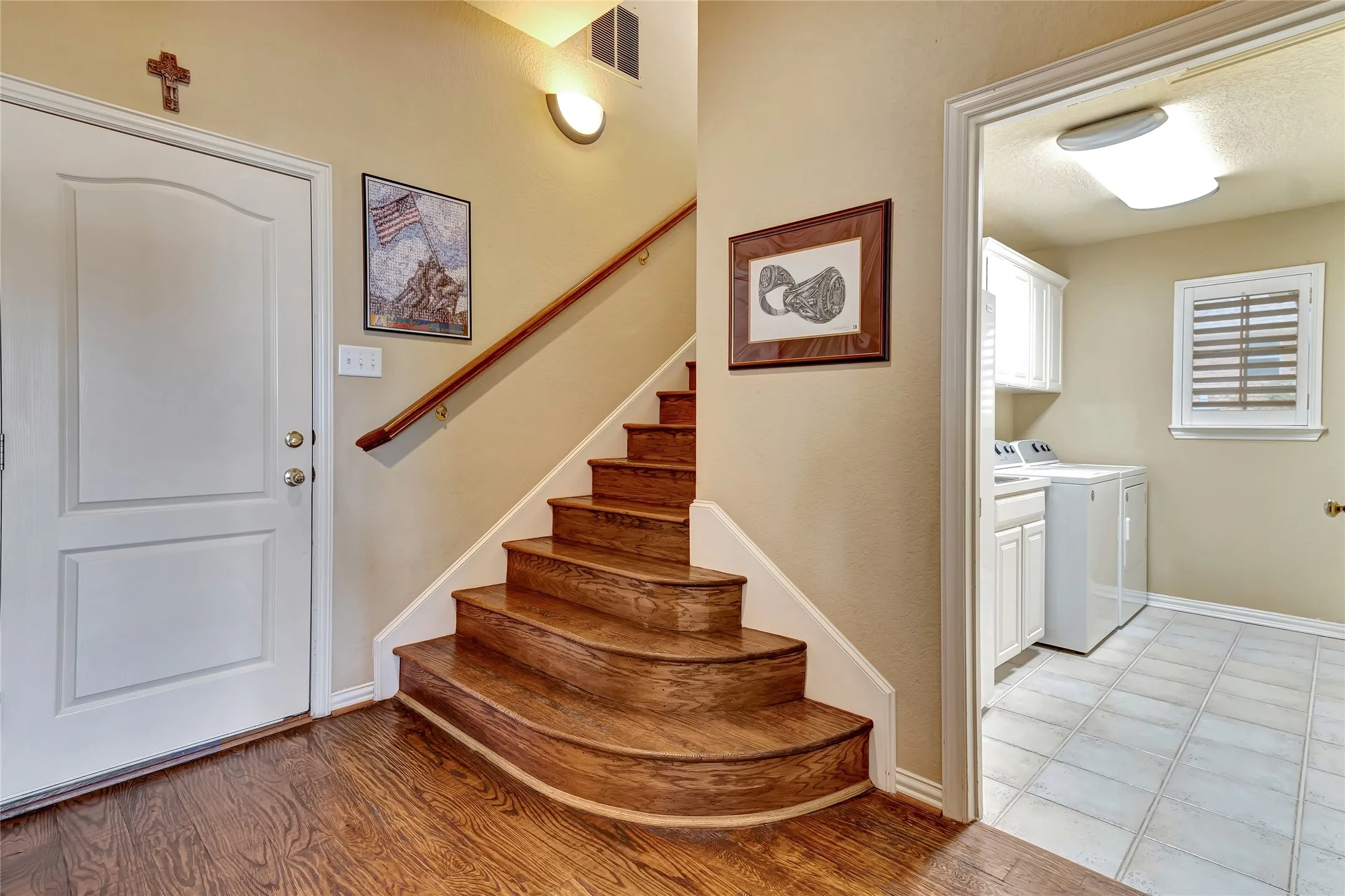 Single Family Residence For Sale in Tarrant County , 7613 Royal Troon Drive, Fort Worth, Texas 76179, 3 Bedroom, 4 Bathroom, 2 Garage spaces, 3,271 Sqft, built in 1998, mls#21364537, Real Estate Agent in Fort Worth, Homes For Sale in Tarrant county, Homes For Sale in Fort Worth, Realtor in Fort Worth Texas, Real Estate Brokerage Independent Realty Texas, Luminita Cordes Realtor